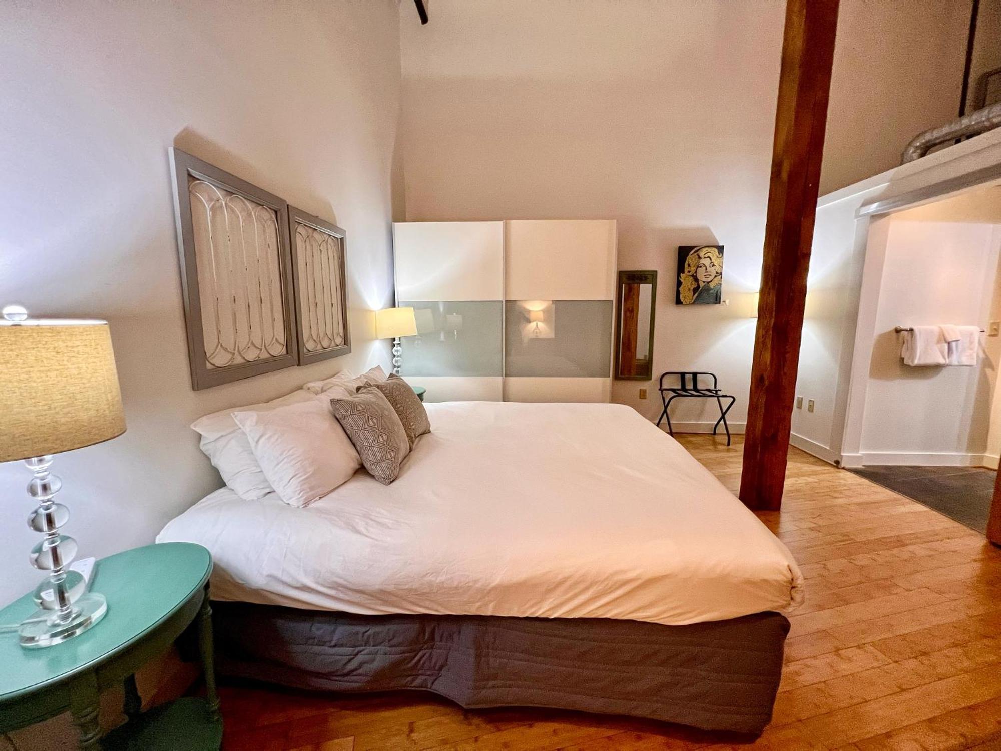 Dolly Apartment Nashville