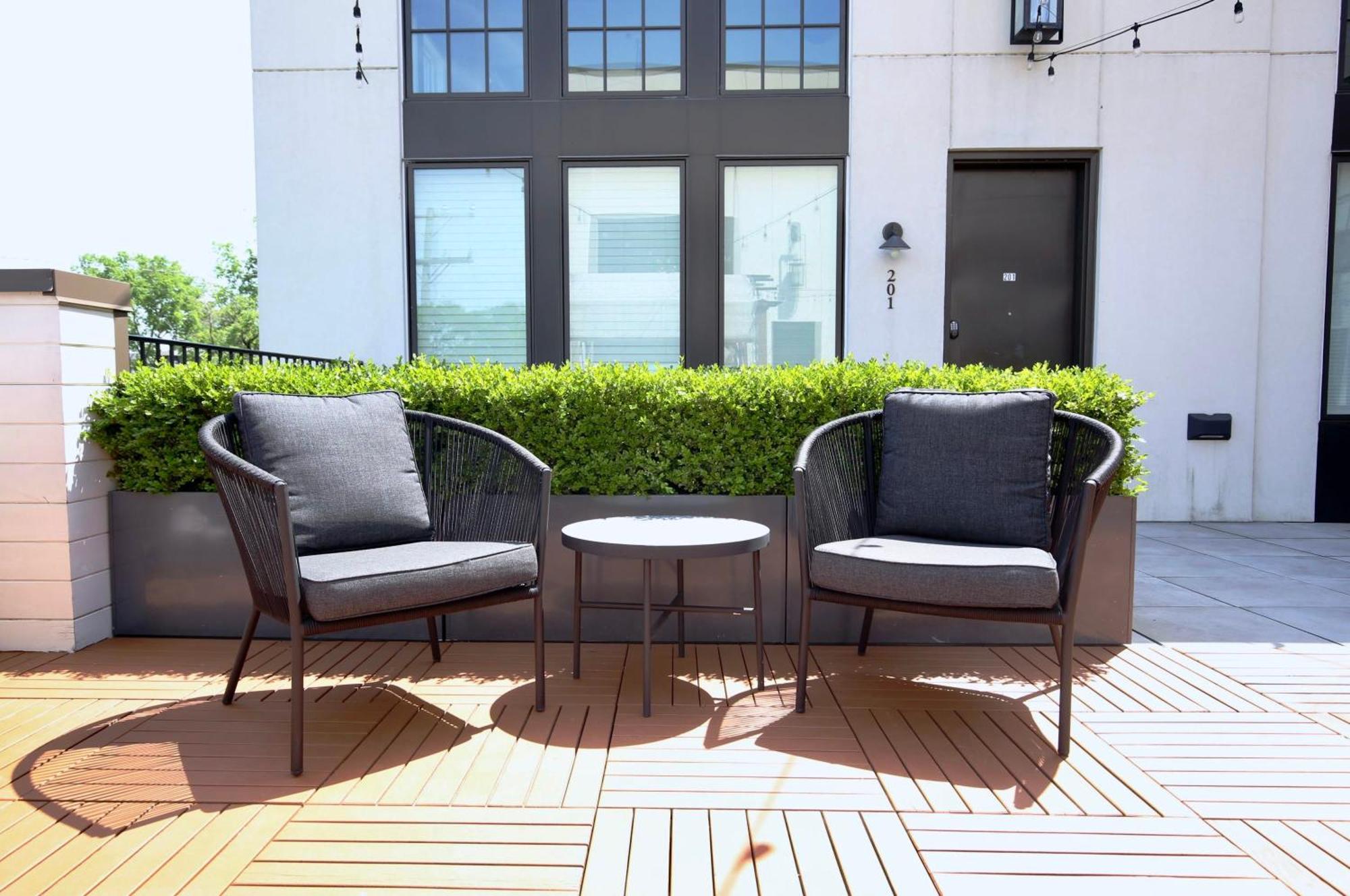 Upscale 12 South Penthouse With 2 Kings, Balcony 1 Of 7 Themed Lofts At Cowrite, Find Coffee And Tacos Downstairs, Complimentary Spin Class, Walk To Shopping In 12 South, 10 Minutes To Broadway, Parking, 24 Hr Hospitality Apartment *