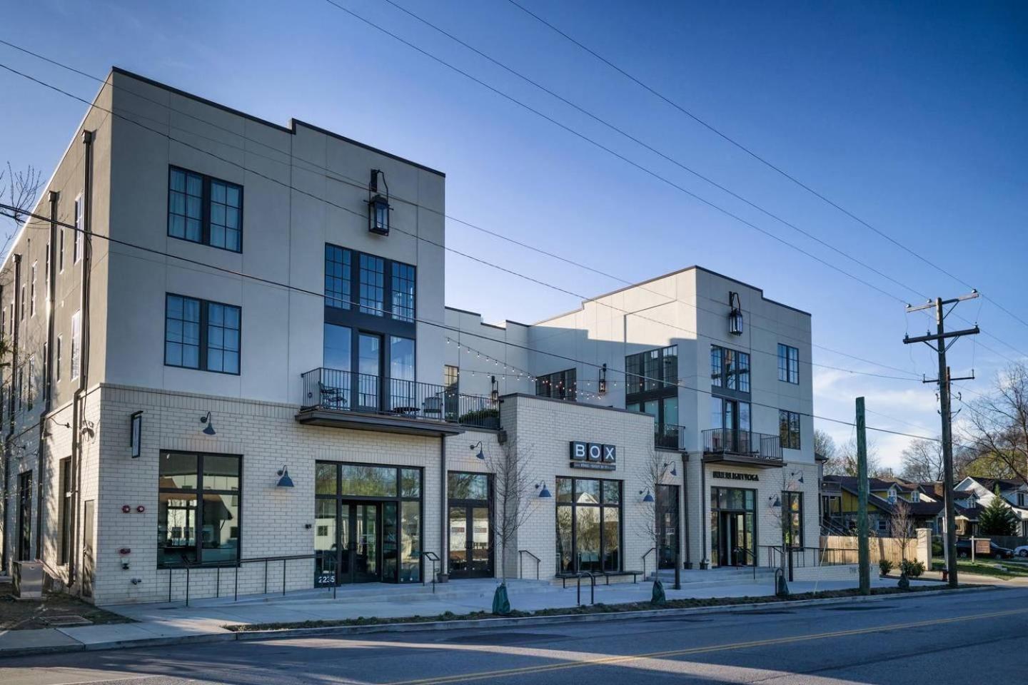 Upscale 12 South Penthouse With 2 Kings, Balcony 1 Of 7 Themed Lofts At Cowrite, Find Coffee And Tacos Downstairs, Complimentary Spin Class, Walk To Shopping In 12 South, 10 Minutes To Broadway, Parking, 24 Hr Hospitality * Nashville