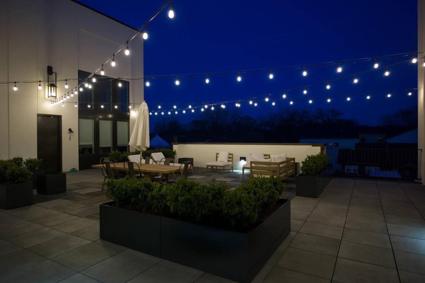 Upscale 12 South Penthouse With 2 Kings, Balcony 1 Of 7 Themed Lofts At Cowrite, Find Coffee And Tacos Downstairs, Complimentary Spin Class, Walk To Shopping In 12 South, 10 Minutes To Broadway, Parking, 24 Hr Hospitality Apartment