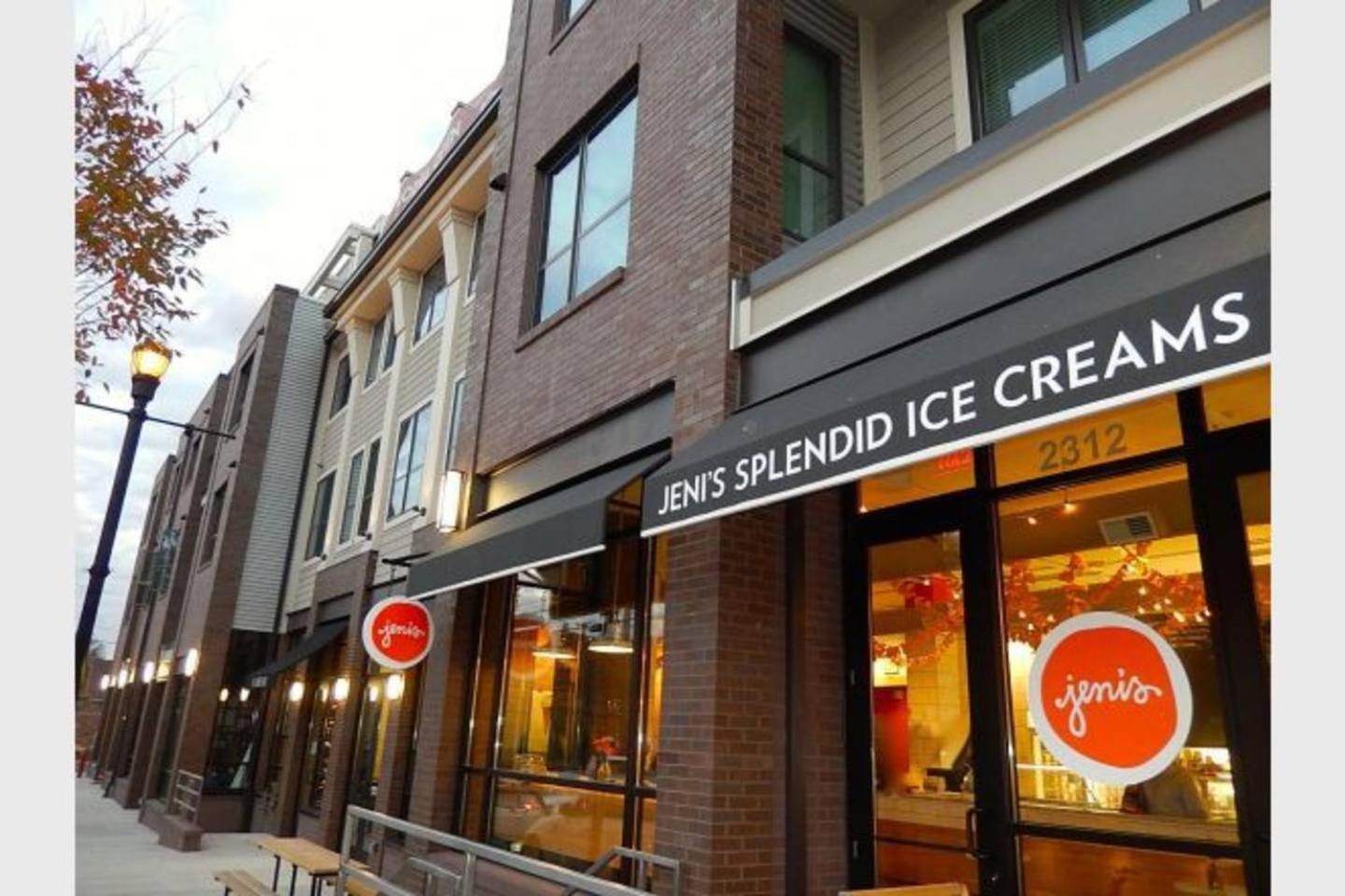 Apartment Upscale 12 South Penthouse With 2 Kings, Balcony 1 Of 7 Themed Lofts At Cowrite, Find Coffee And Tacos Downstairs, Complimentary Spin Class, Walk To Shopping In 12 South, 10 Minutes To Broadway, Parking, 24 Hr Hospitality Nashville