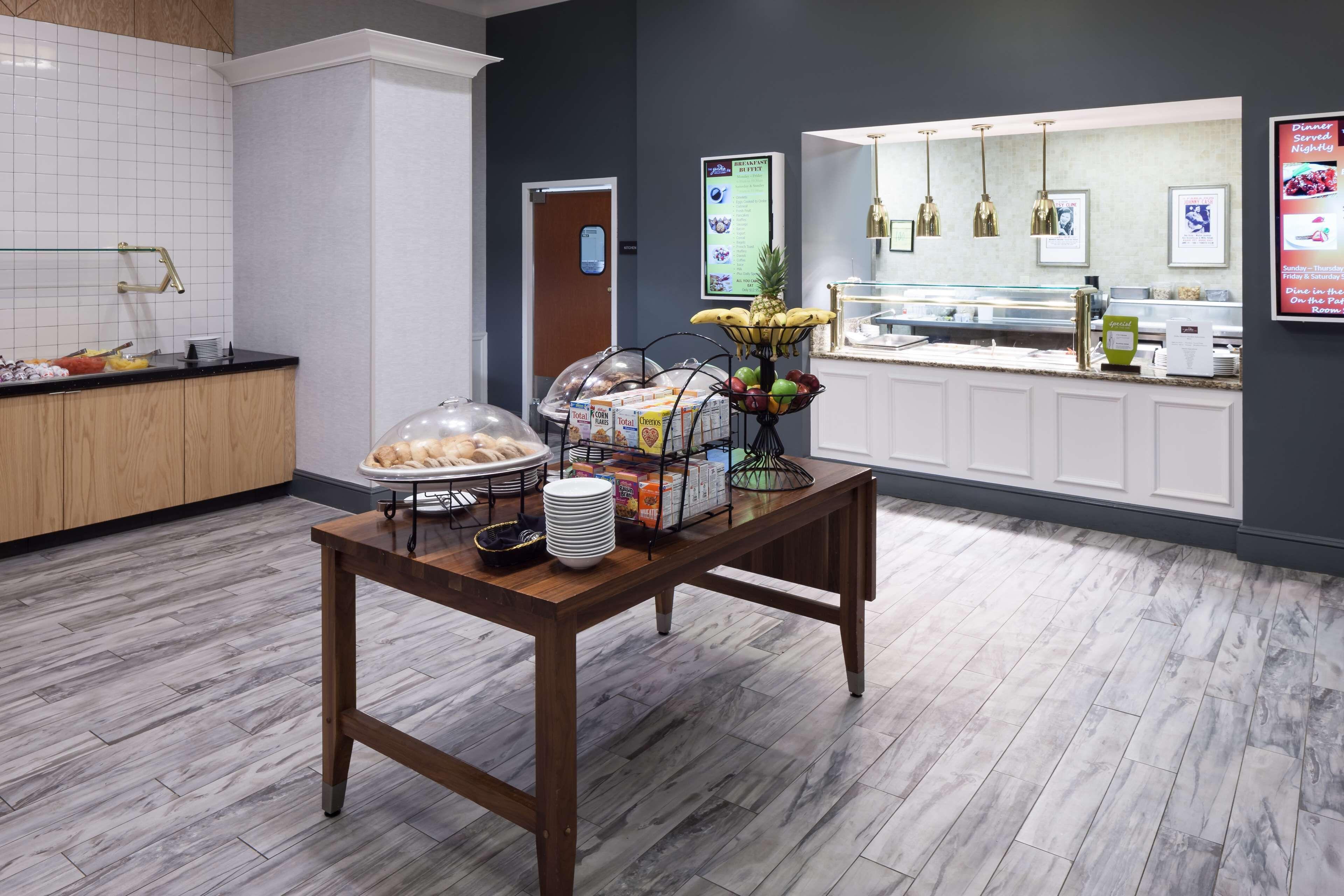 Hilton Garden Vanderbilt Hotel 3*