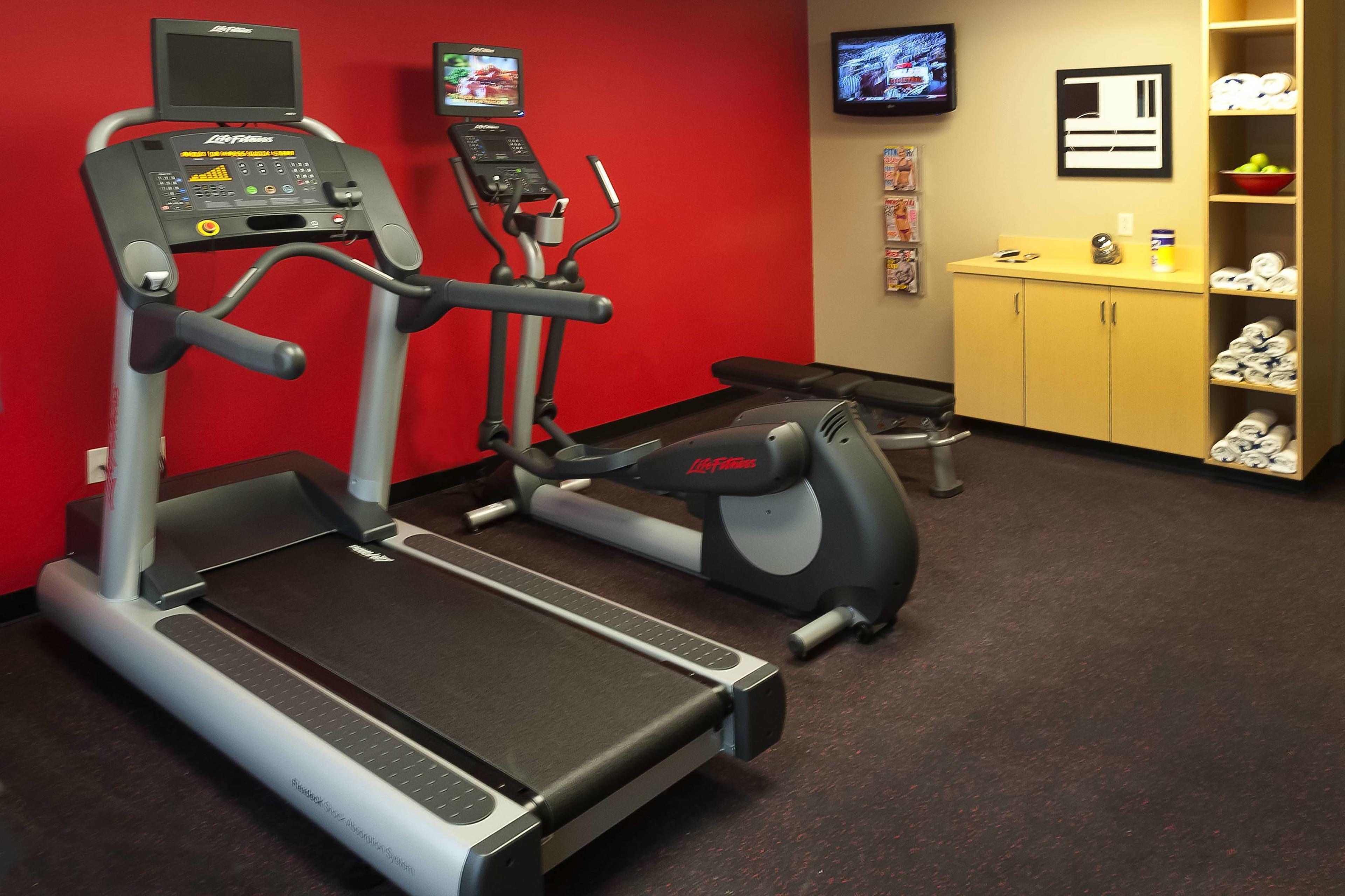 Towneplace By Marriott Airport Hotel