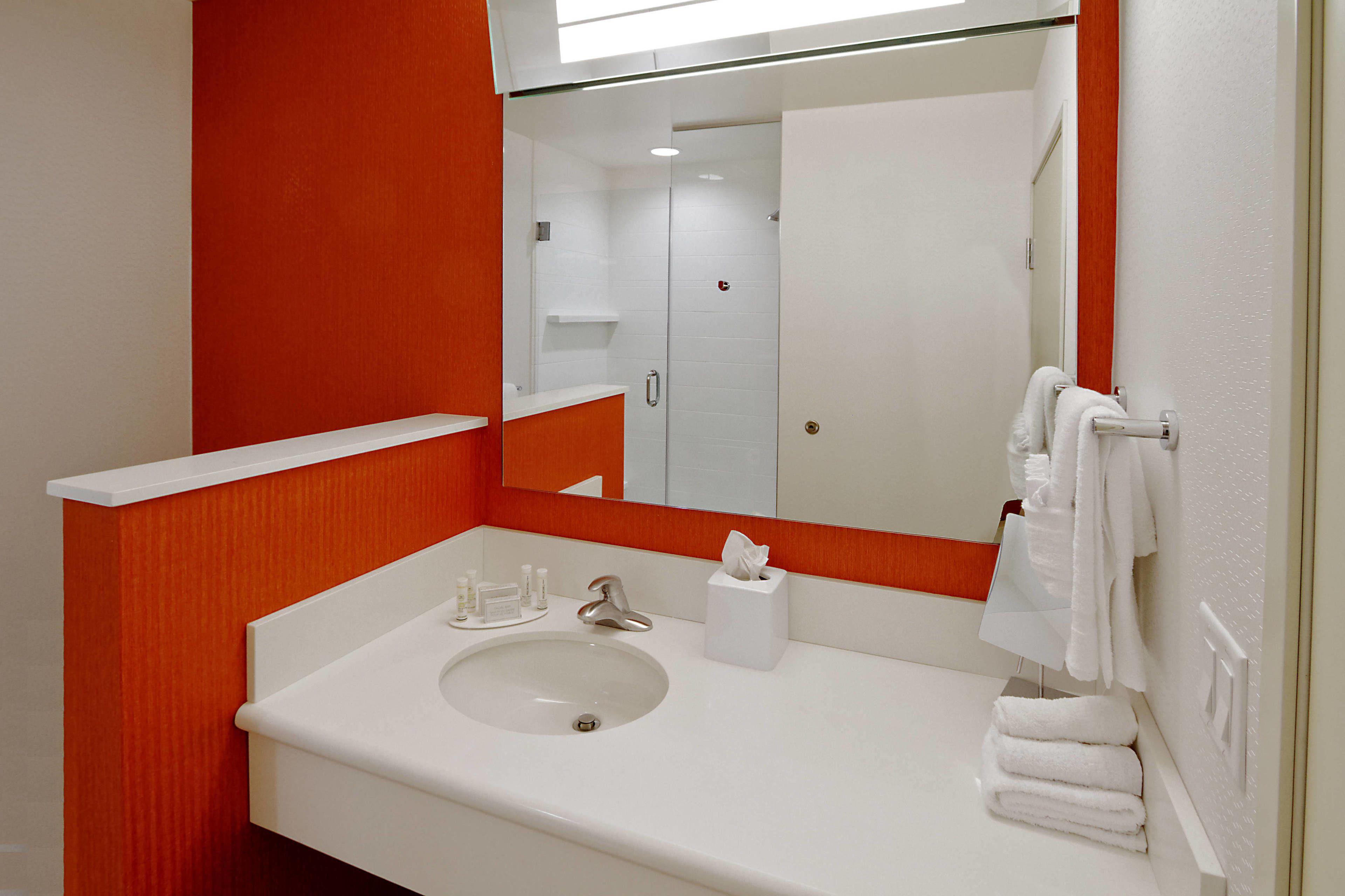 Hotel Courtyard By Marriott Hills 3*