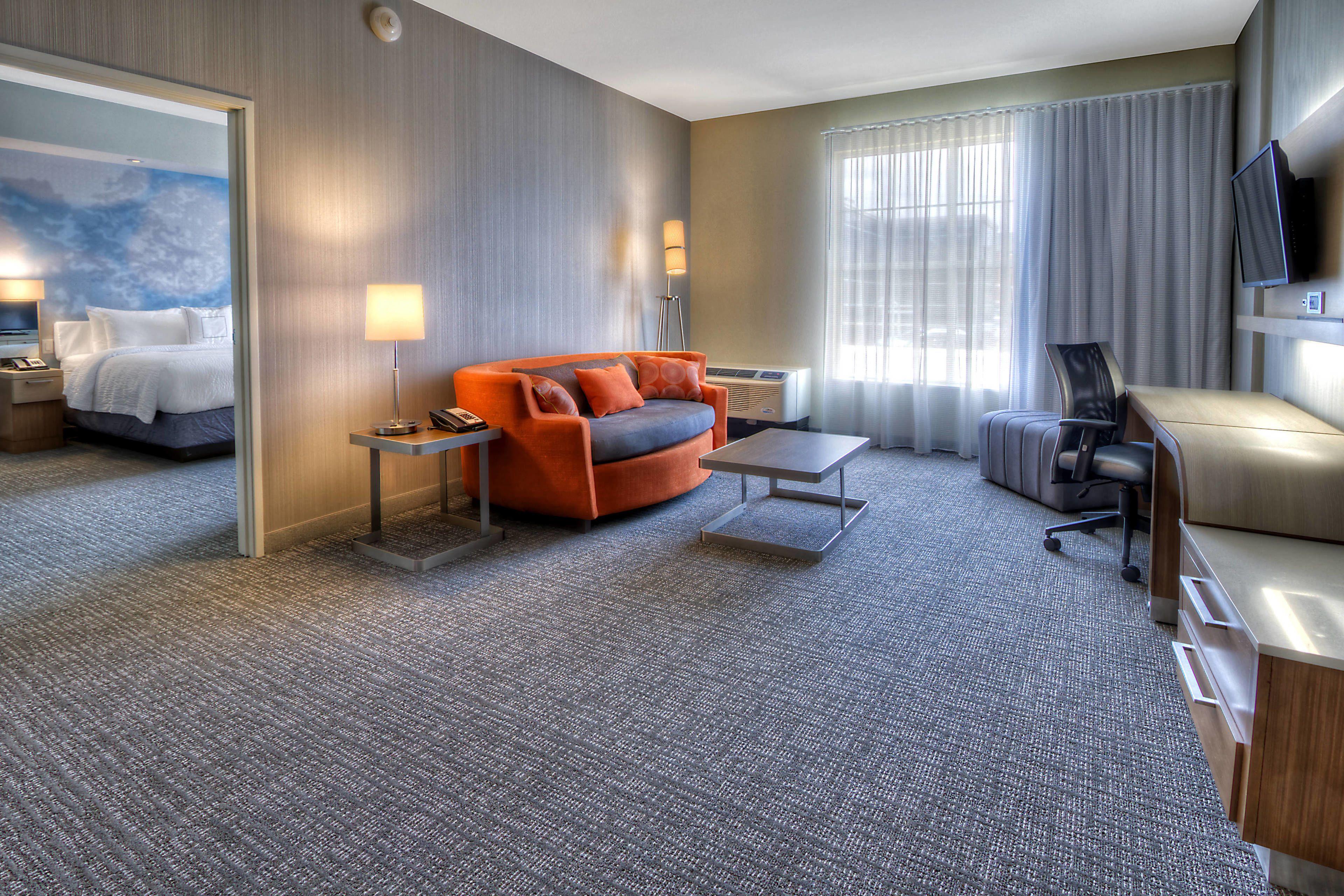 Courtyard By Marriott Hills 3*