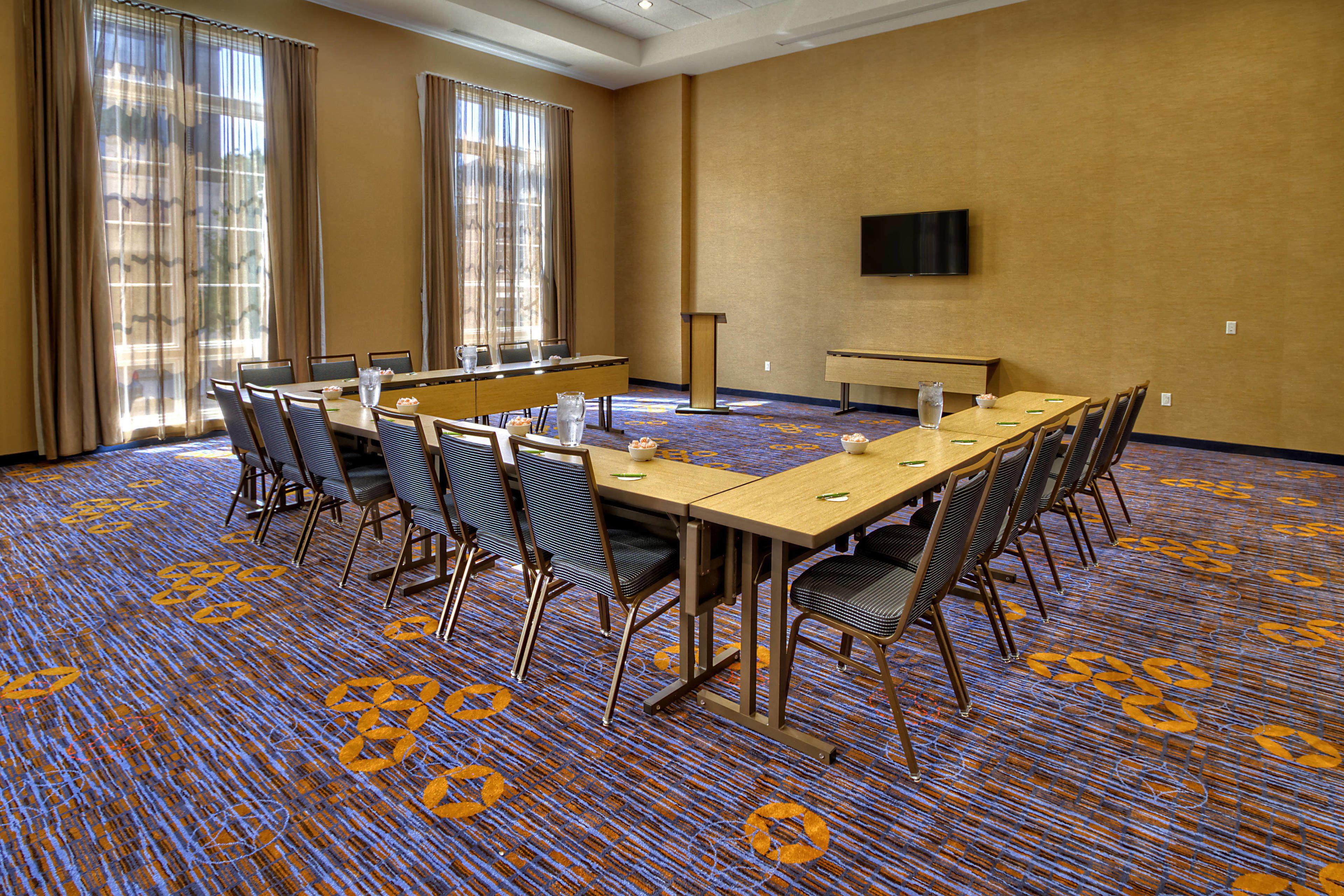 Hotel Courtyard By Marriott Hills 3*