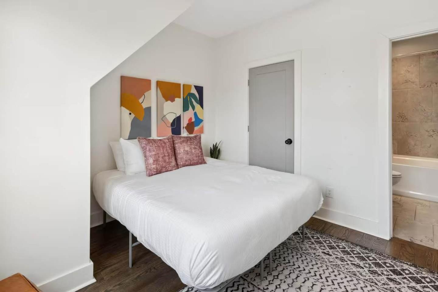 West End Oasis'- 2 Side By Side Homes - Patios Holiday home