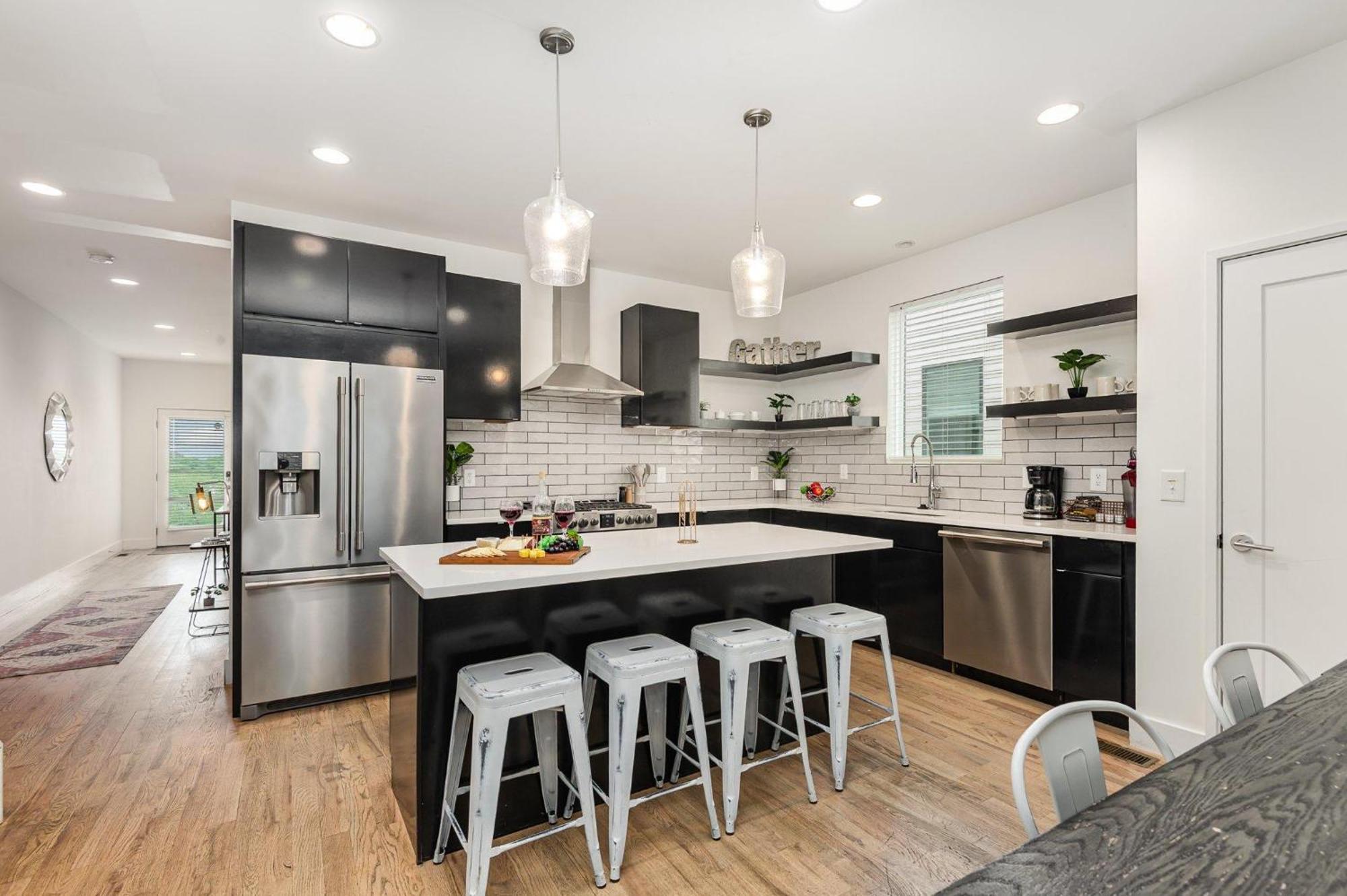 Riff & Rest - 2 Stylish Homes - Mins To Germantown Nashville