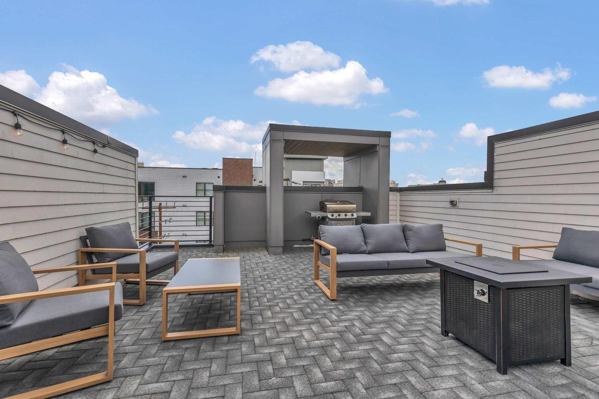 2 Miles To Lower Broadway-close To Honky Tonks *