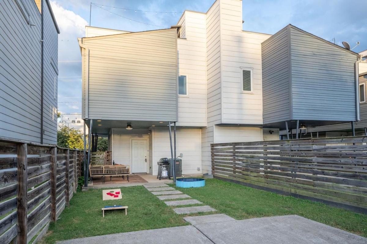 Holiday home 3br And 3ba 5 Min Dt Firepit Patio And Sleeps 10 *