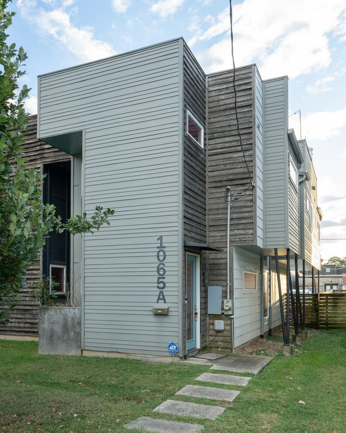 3br And 3ba 5 Min Dt Firepit Patio And Sleeps 10 Holiday home *