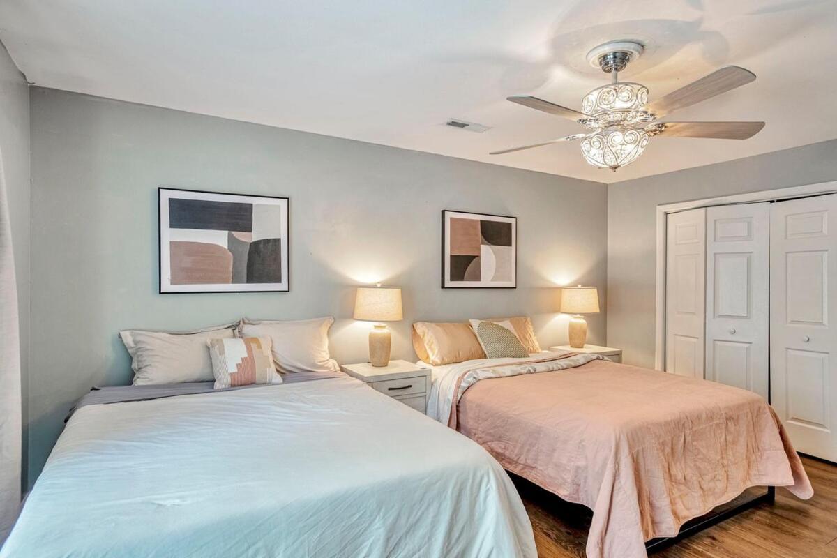 Group Haven Retreat- 2 Min To Lake! 15 Min To Dt! Holiday home Nashville