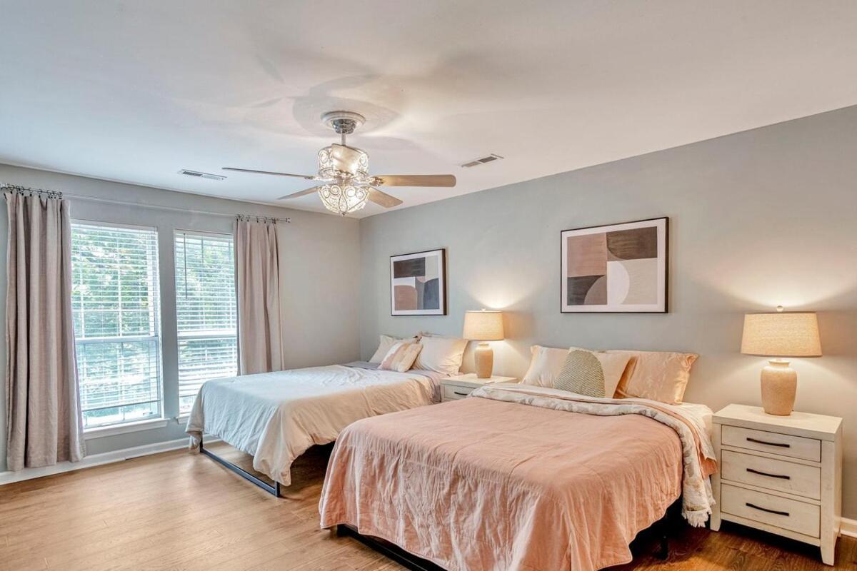 Group Haven Retreat- 2 Min To Lake! 15 Min To Dt! Holiday home