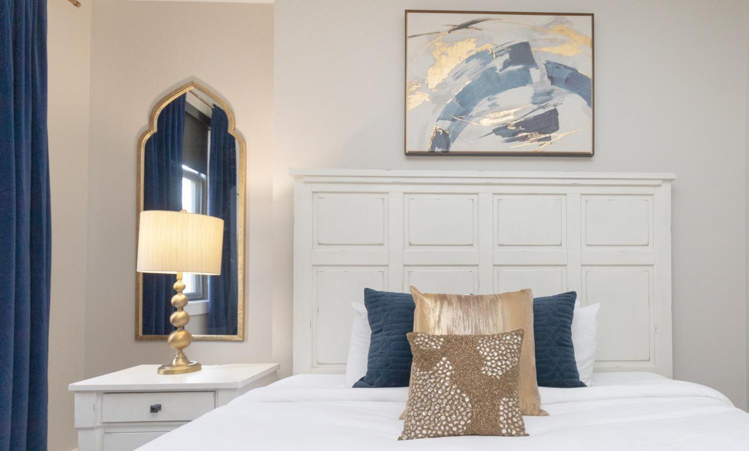 Luxurious Downtown 2 Bedroom 2 Bath With Views 1m