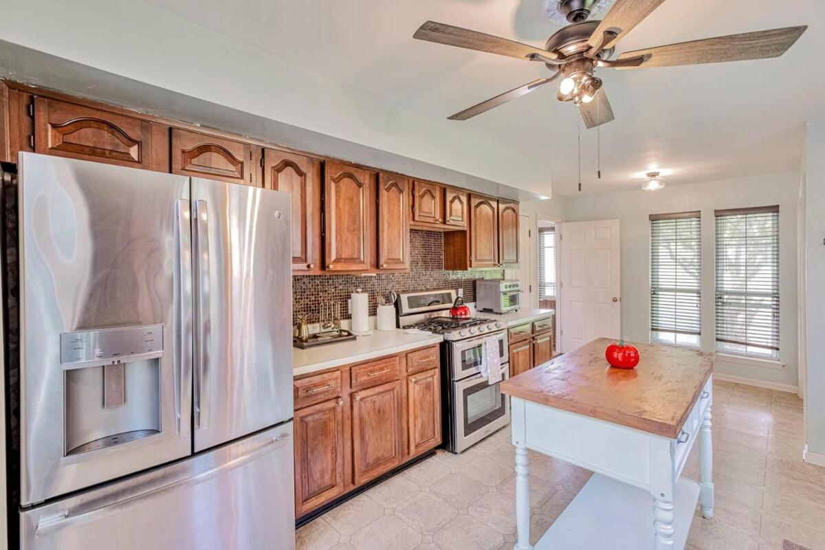 Group Haven Retreat- 2 Min To Lake! 15 Min To Dt! Holiday home Nashville