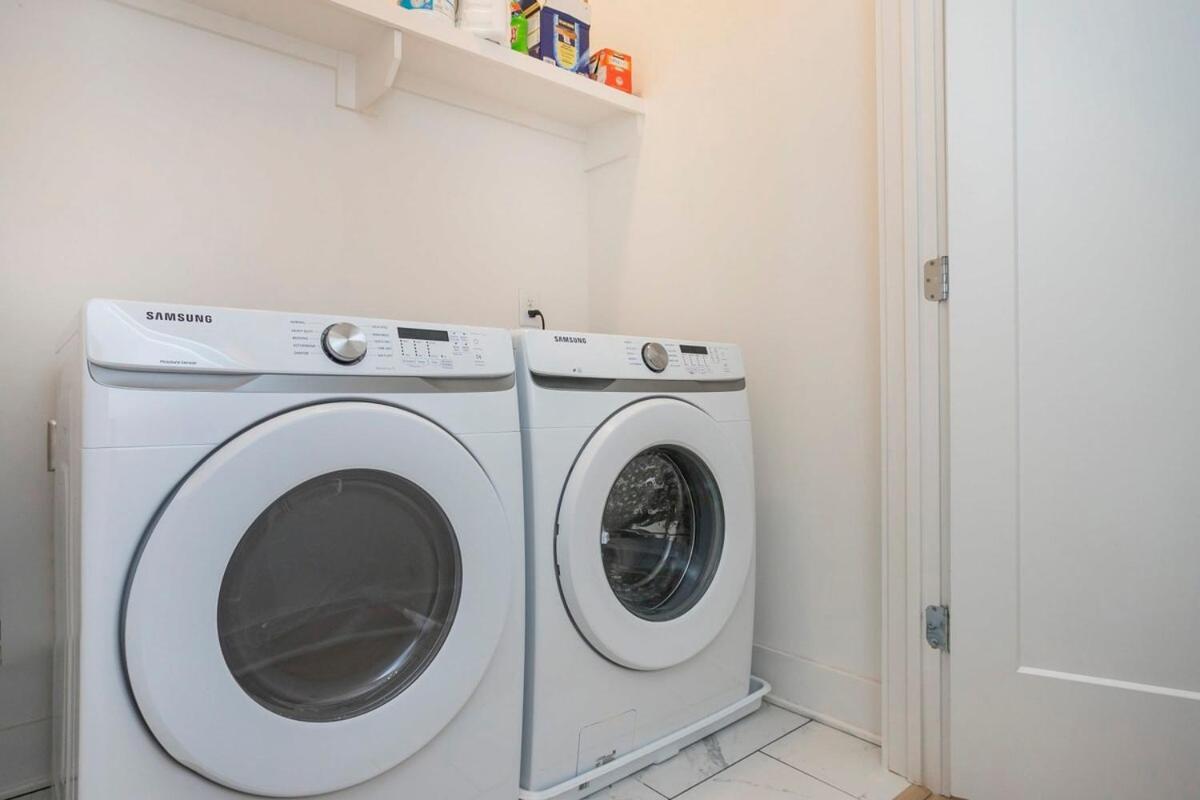 Holiday home 2 Side By Side Homes With Rooftops