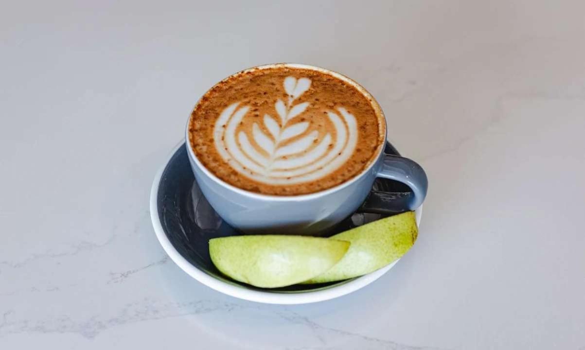 Hot Tub, Rooftop, Skyline View, 5mins From Stadium, Less Than 10 Mins To 5 Points And Broadway, 3 Spacious Suites, Workspace, Garage Spaces And Ample Parking, 24 Hr Hospitality Holiday home