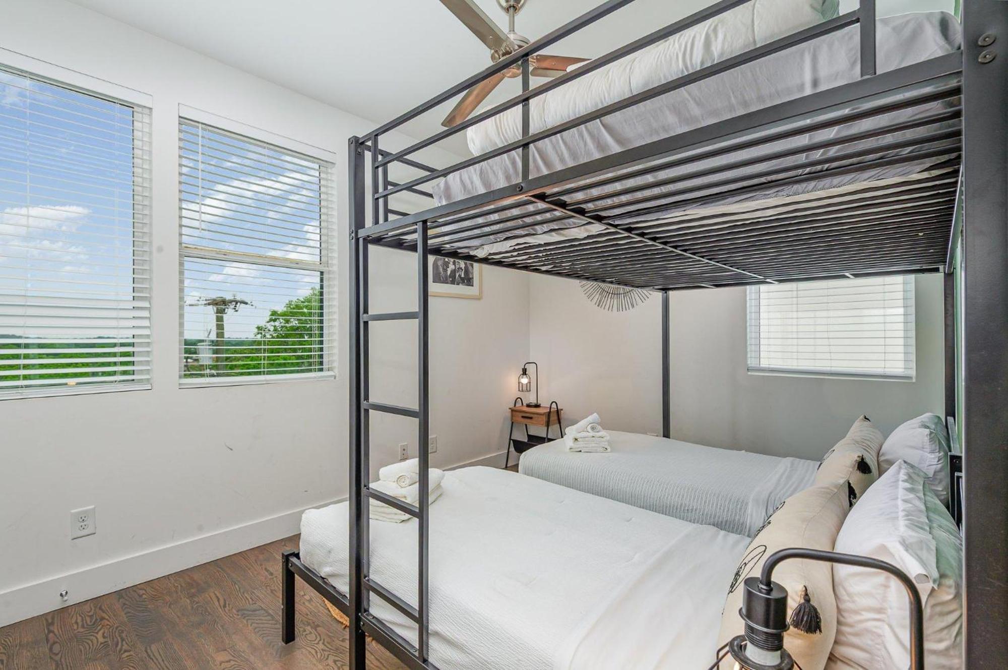 Holiday home Double Time - Ping-pong Table - Mins To Germantown