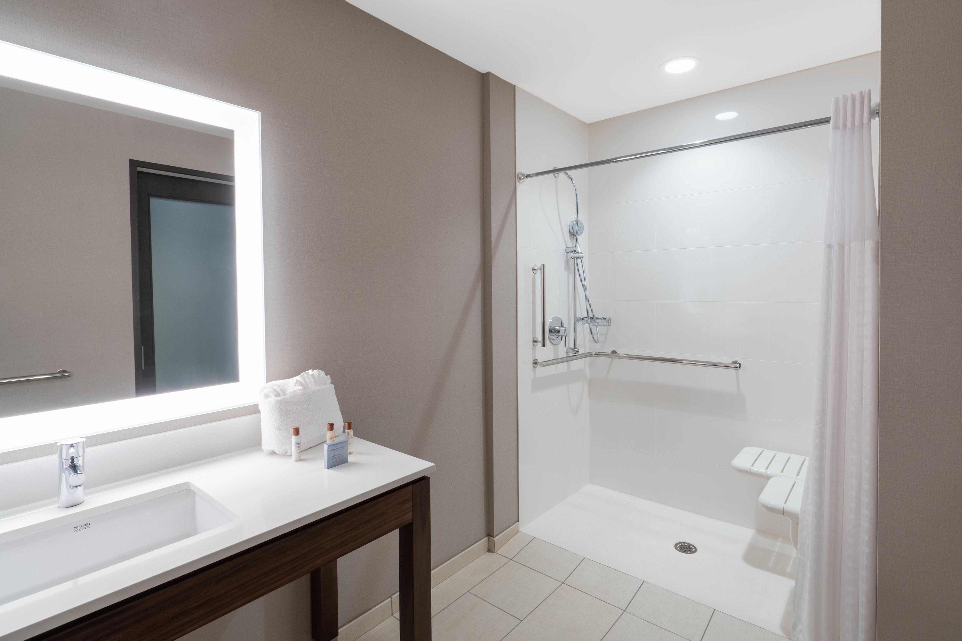 Hotel Hampton By Hilton Airport Century Place