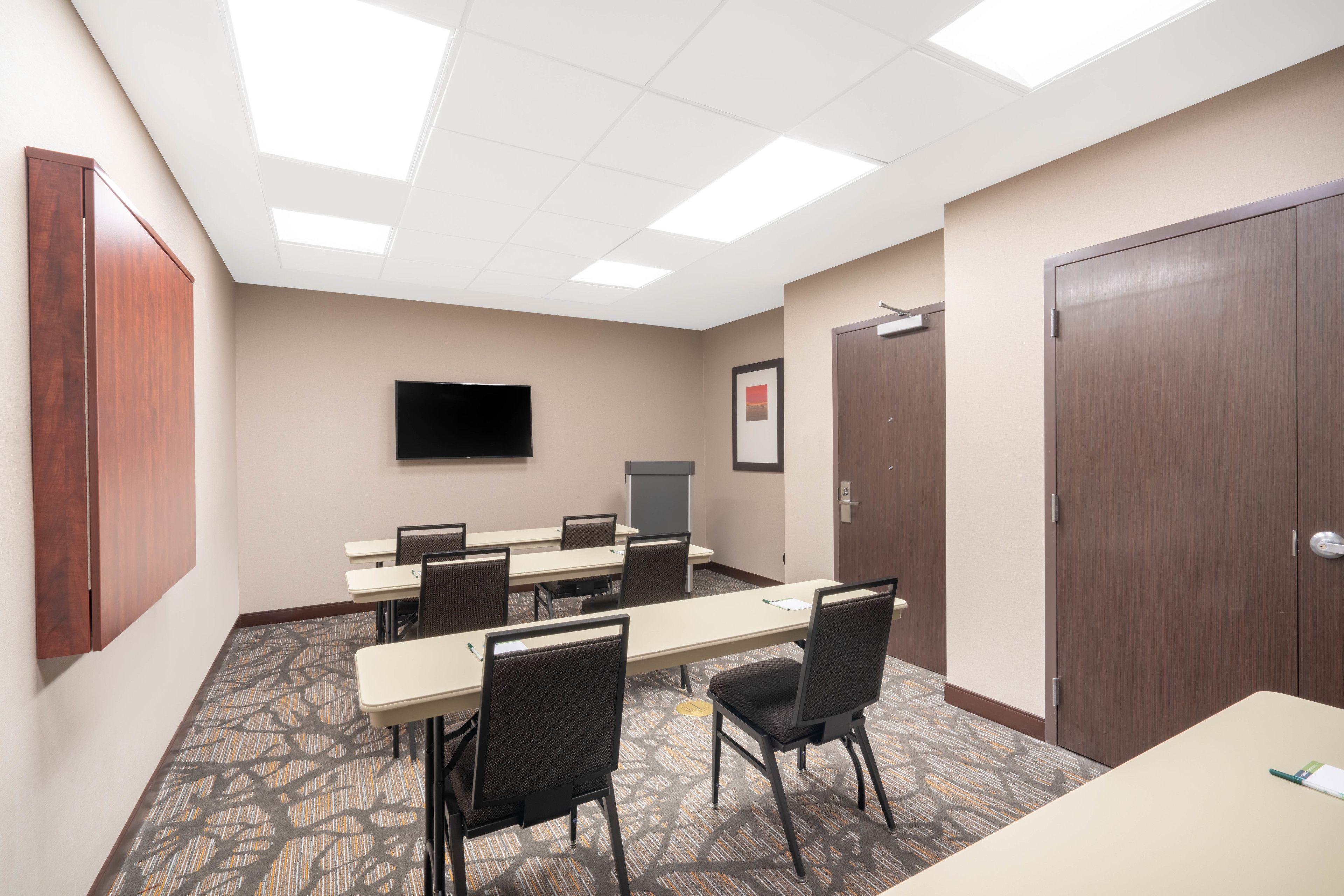 Hotel Hampton By Hilton Airport Century Place 3*