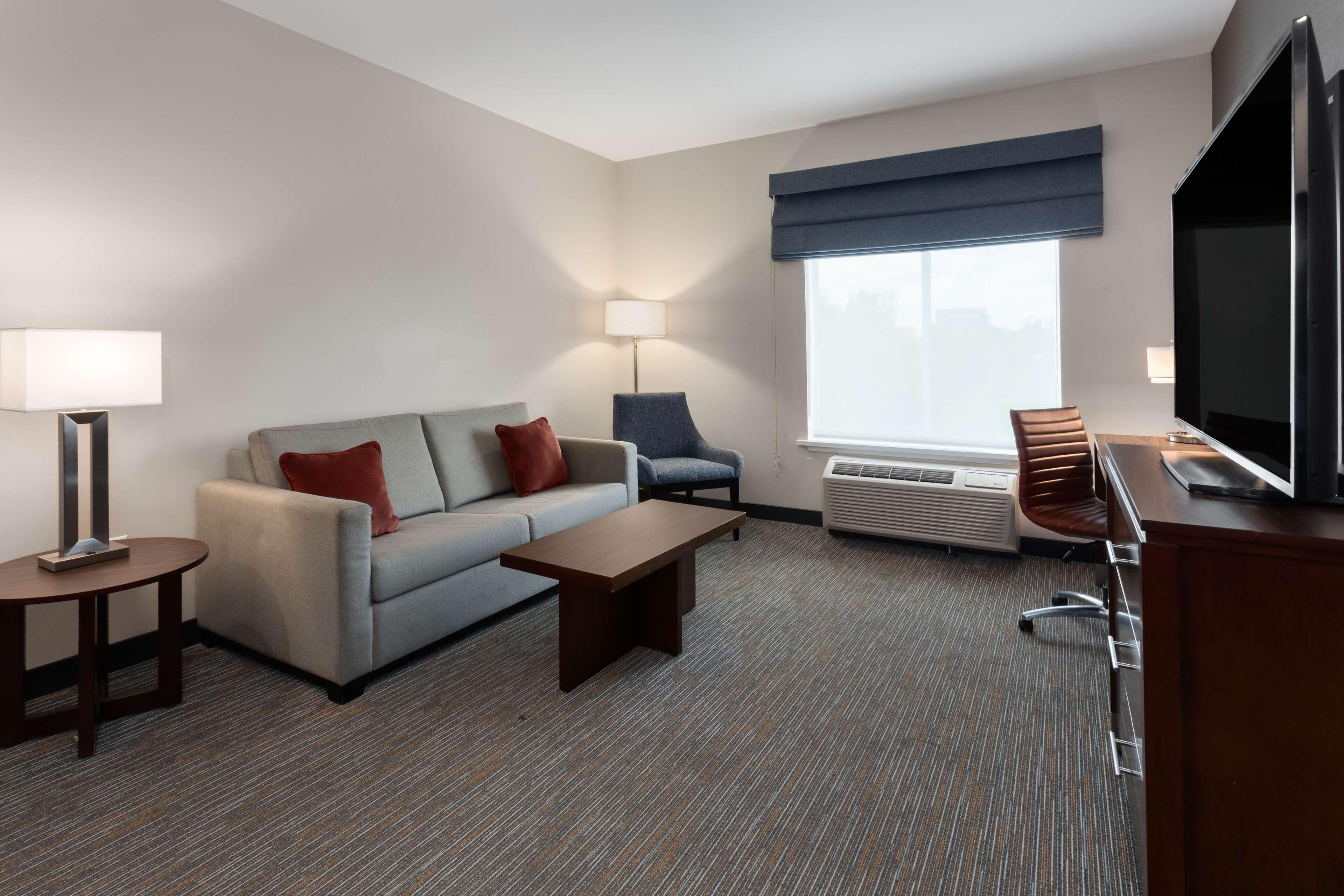 Hampton By Hilton Airport Century Place Hotel 3*