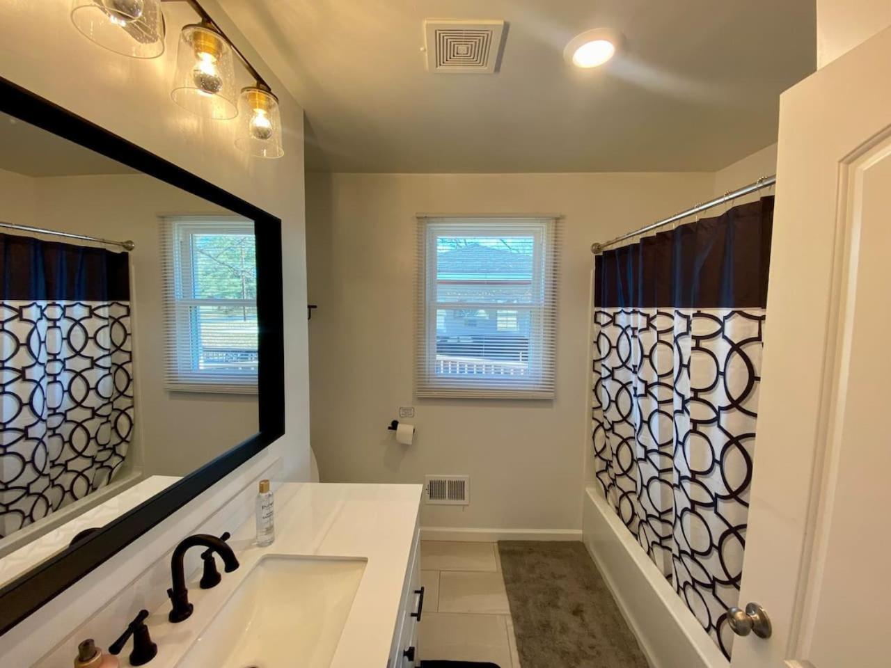 Paradise Found With Pool And Hot Tub