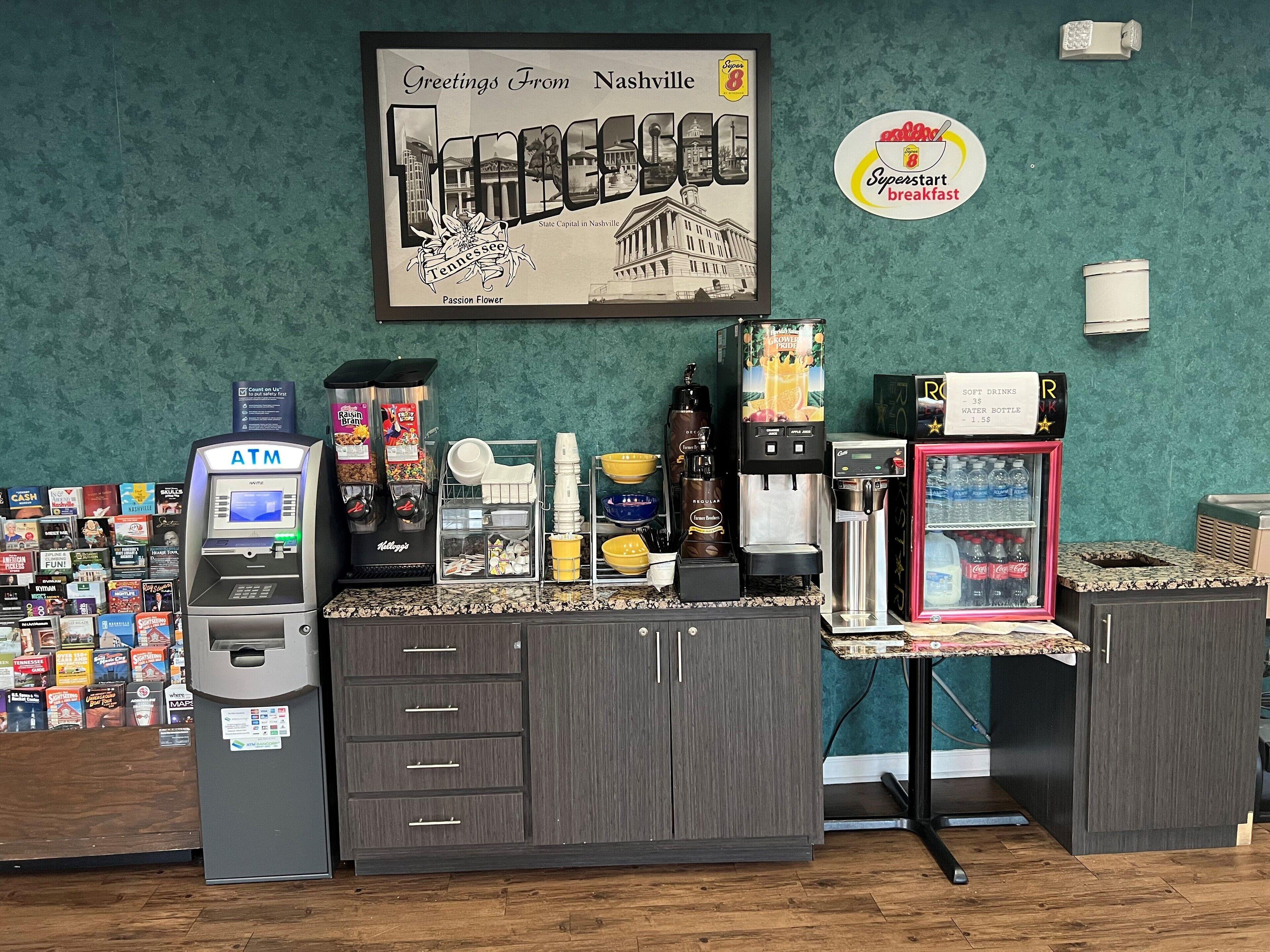 Hotel Super 8 By Wyndham Near Downtown / I-40 2*