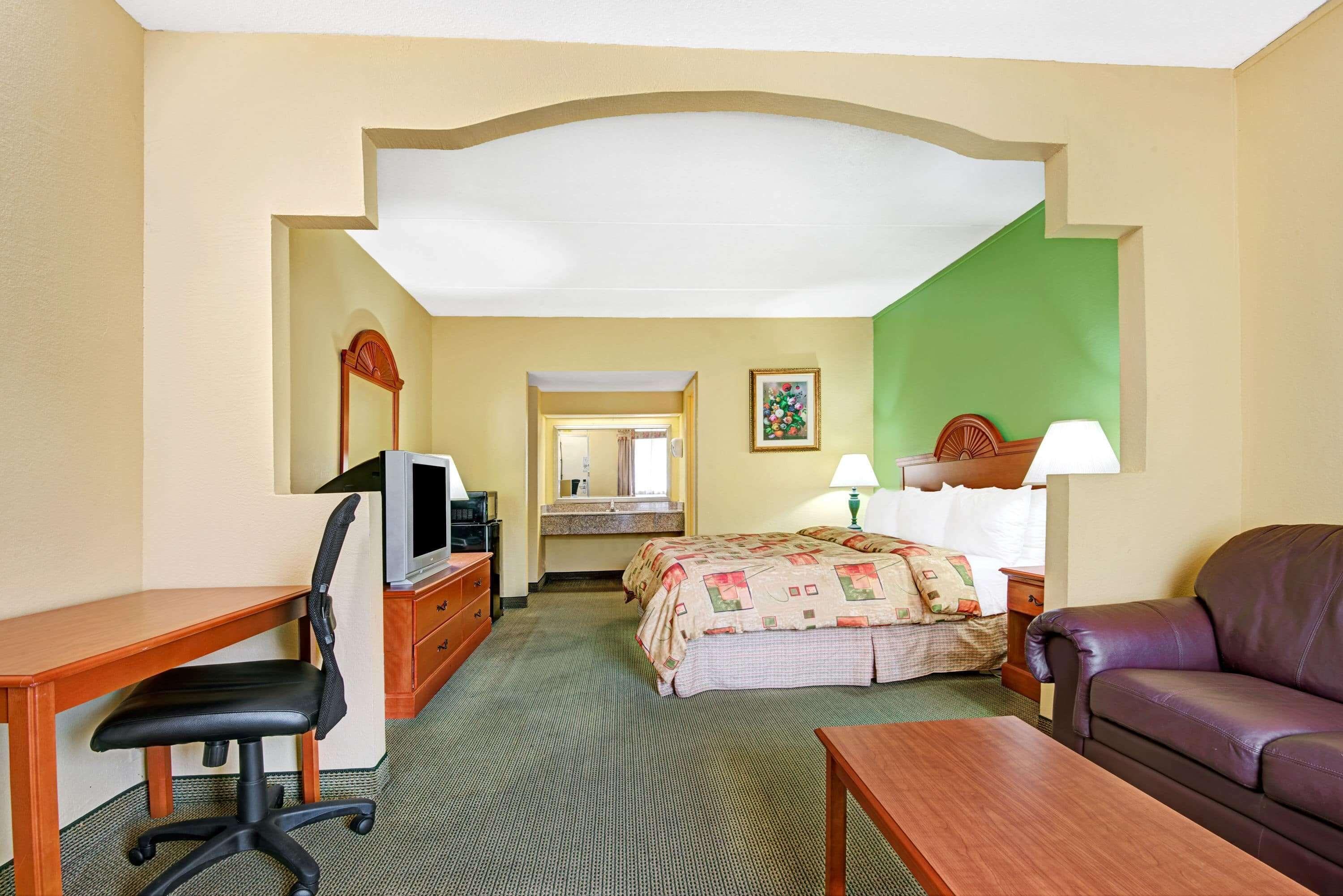 Super 8 By Wyndham Near Downtown / I-40 Hotel Nashville