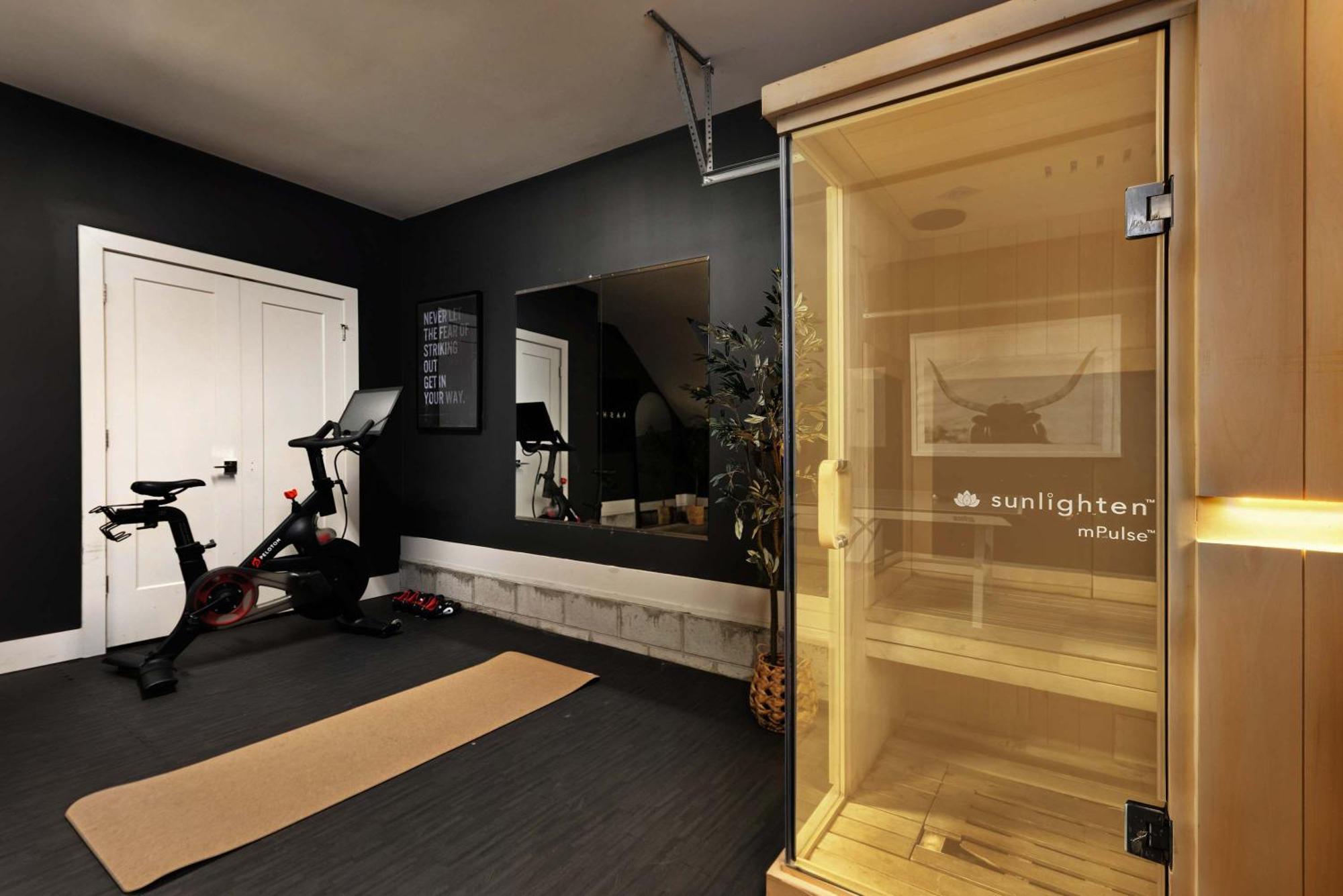 The Wade - Minutes To The Gulch & 12 South