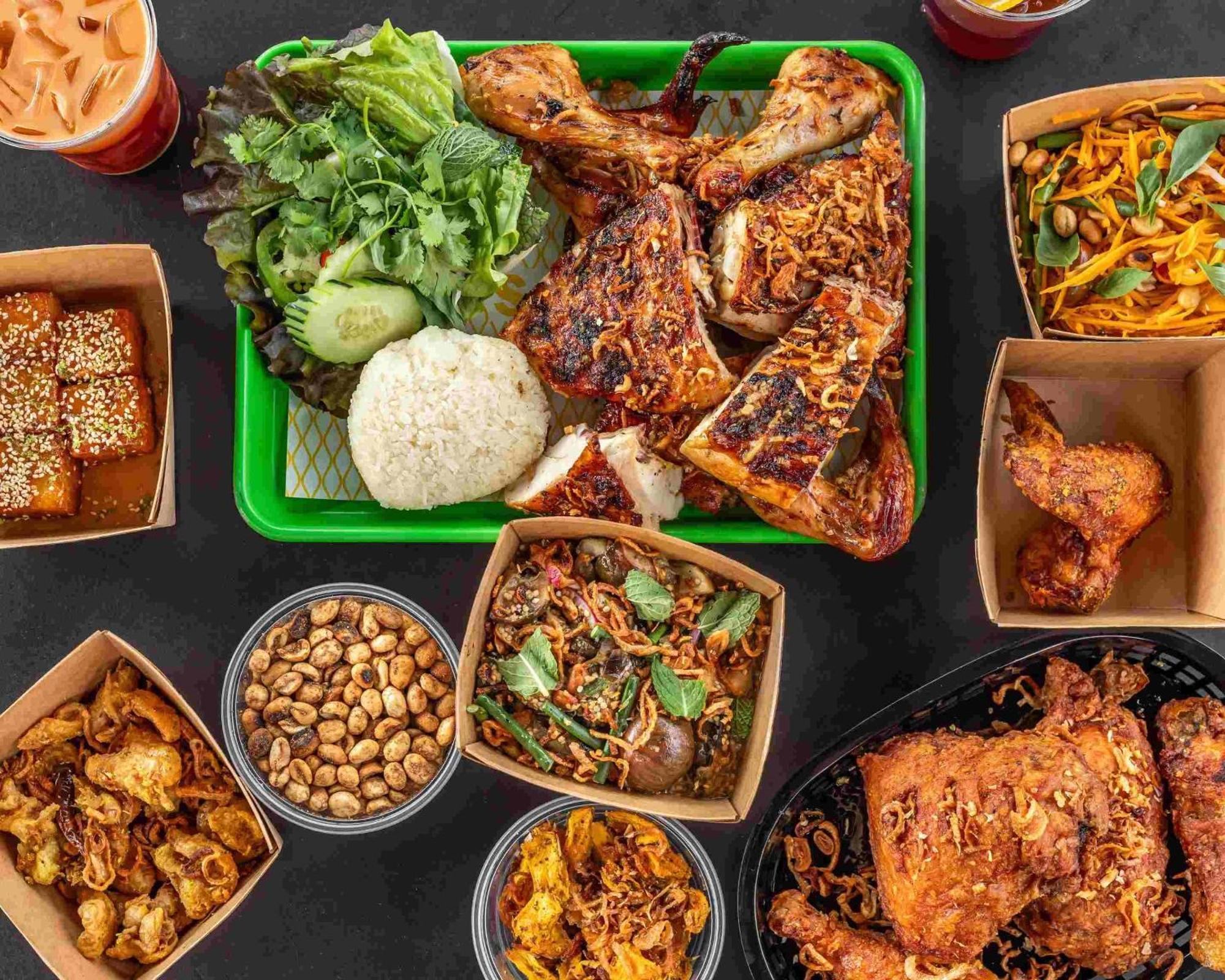 Holiday home Modern East Nash Townhouse, Walk To Favorite Eats, Sleeps 6 With Smart Tvs, Workspace & Fast Wifi, Full Kitchen, Garage & 24 Hr Hospitality, Steps To Mas Tacos & Rosepepper, 10 Min To Broadway, Five Points & Nissan Stadium