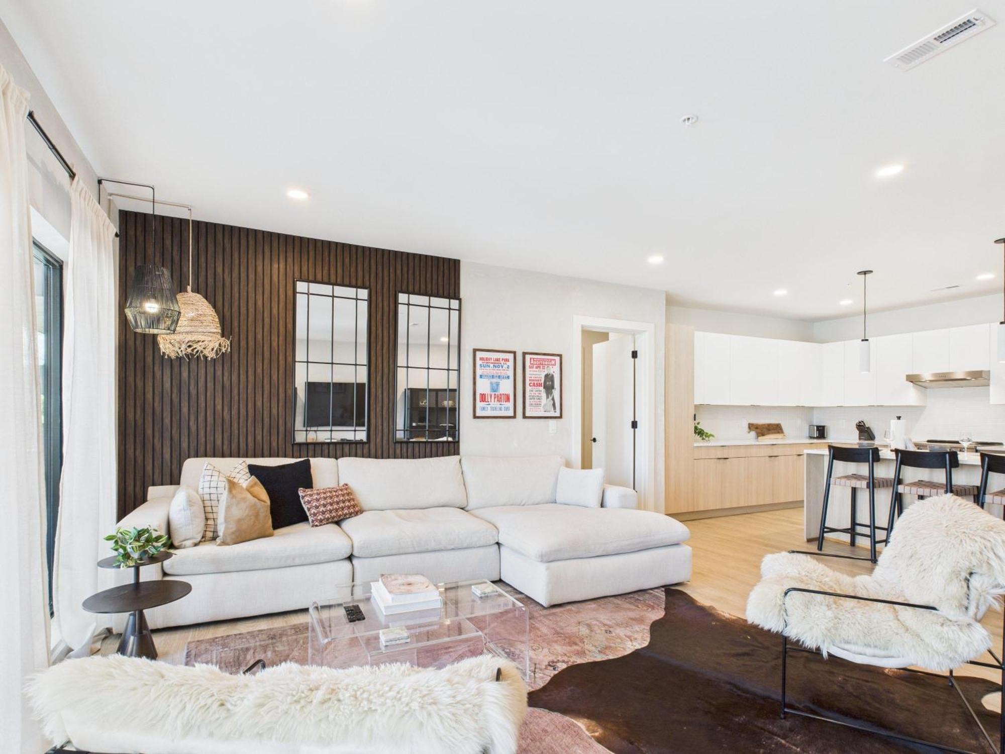 Hyve - Mahogany - Walk To Broadway Nashville