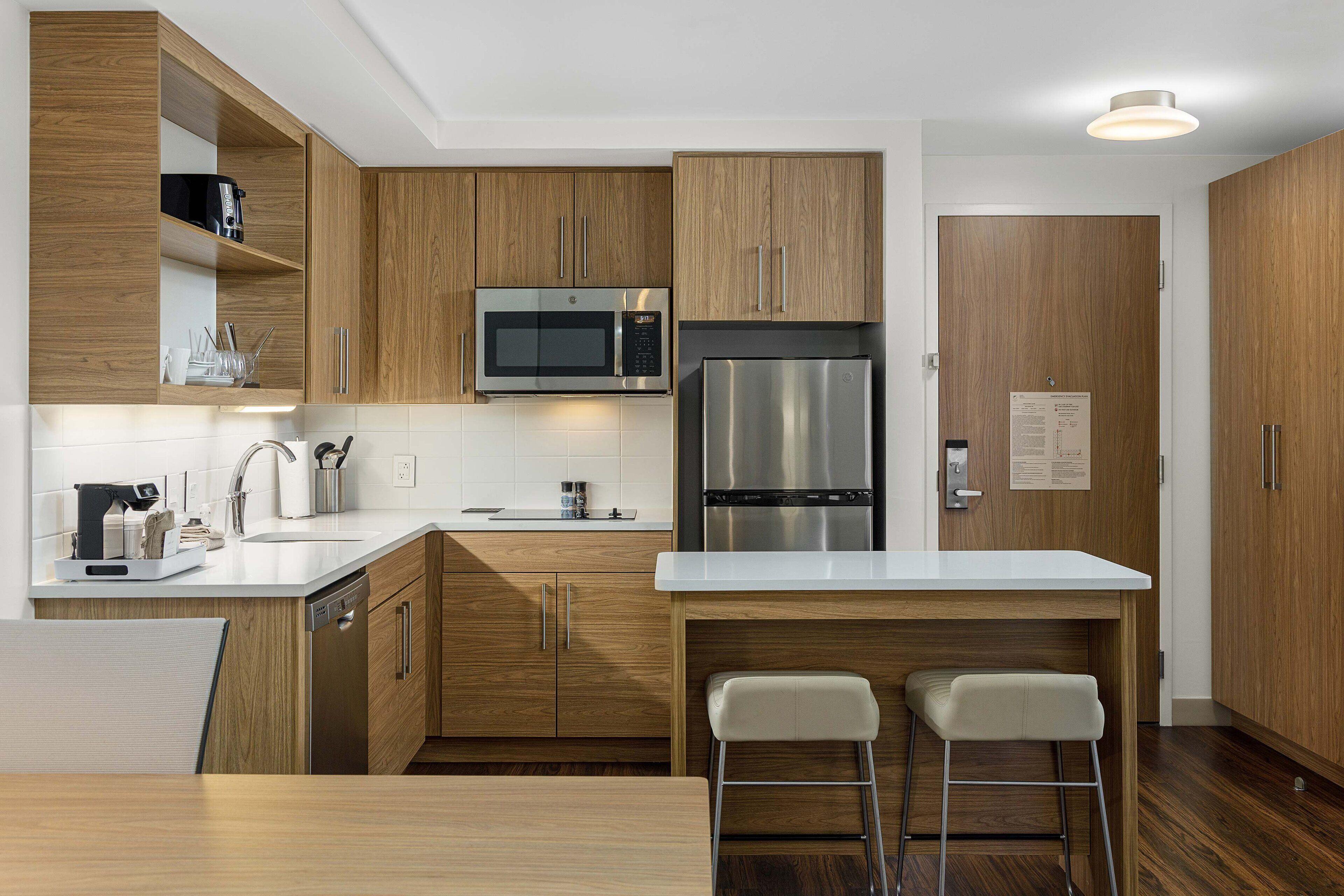 Hotel Element Airport 3*