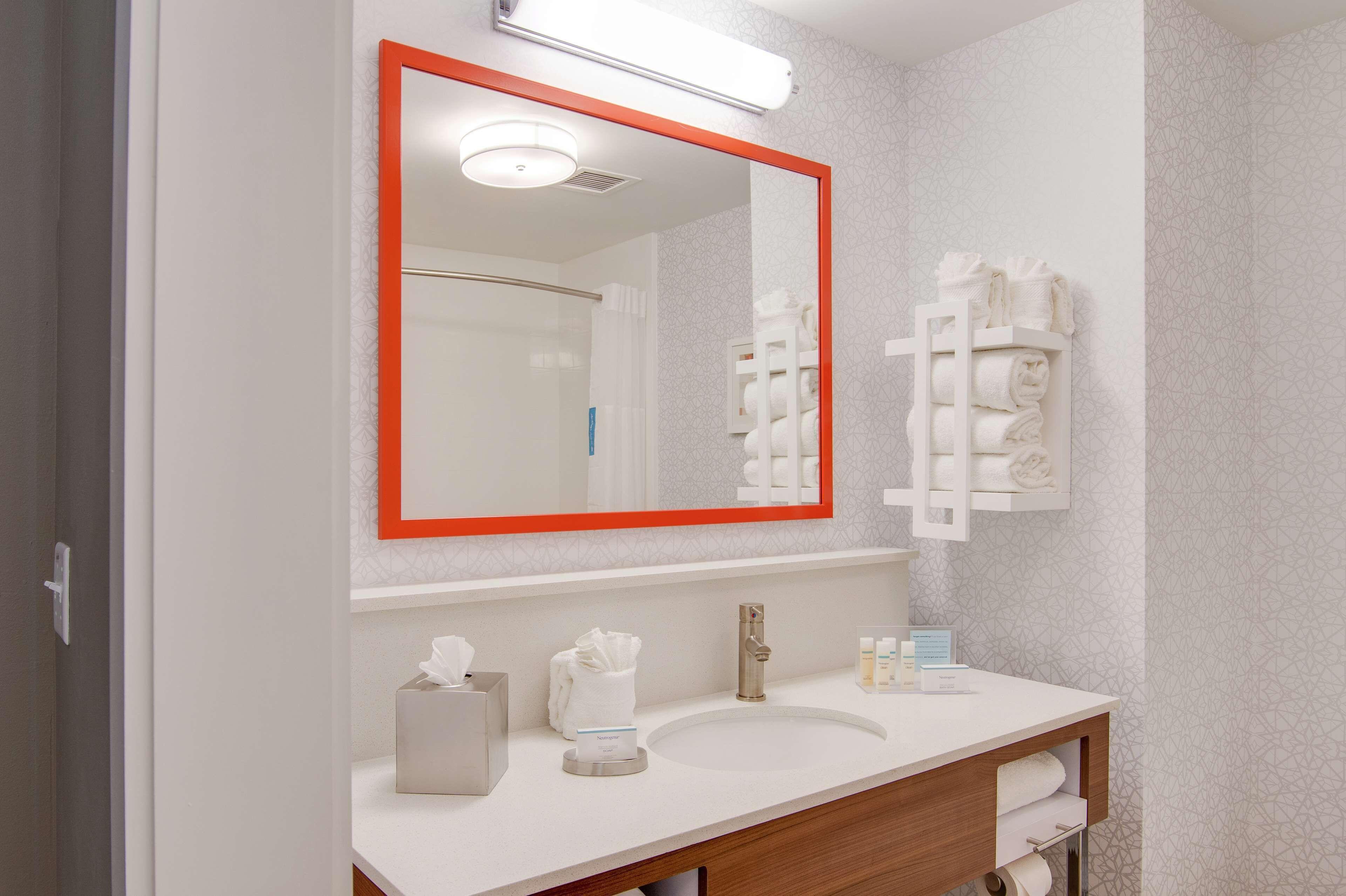 Hotel Hampton & By Hilton North Skyline 3*