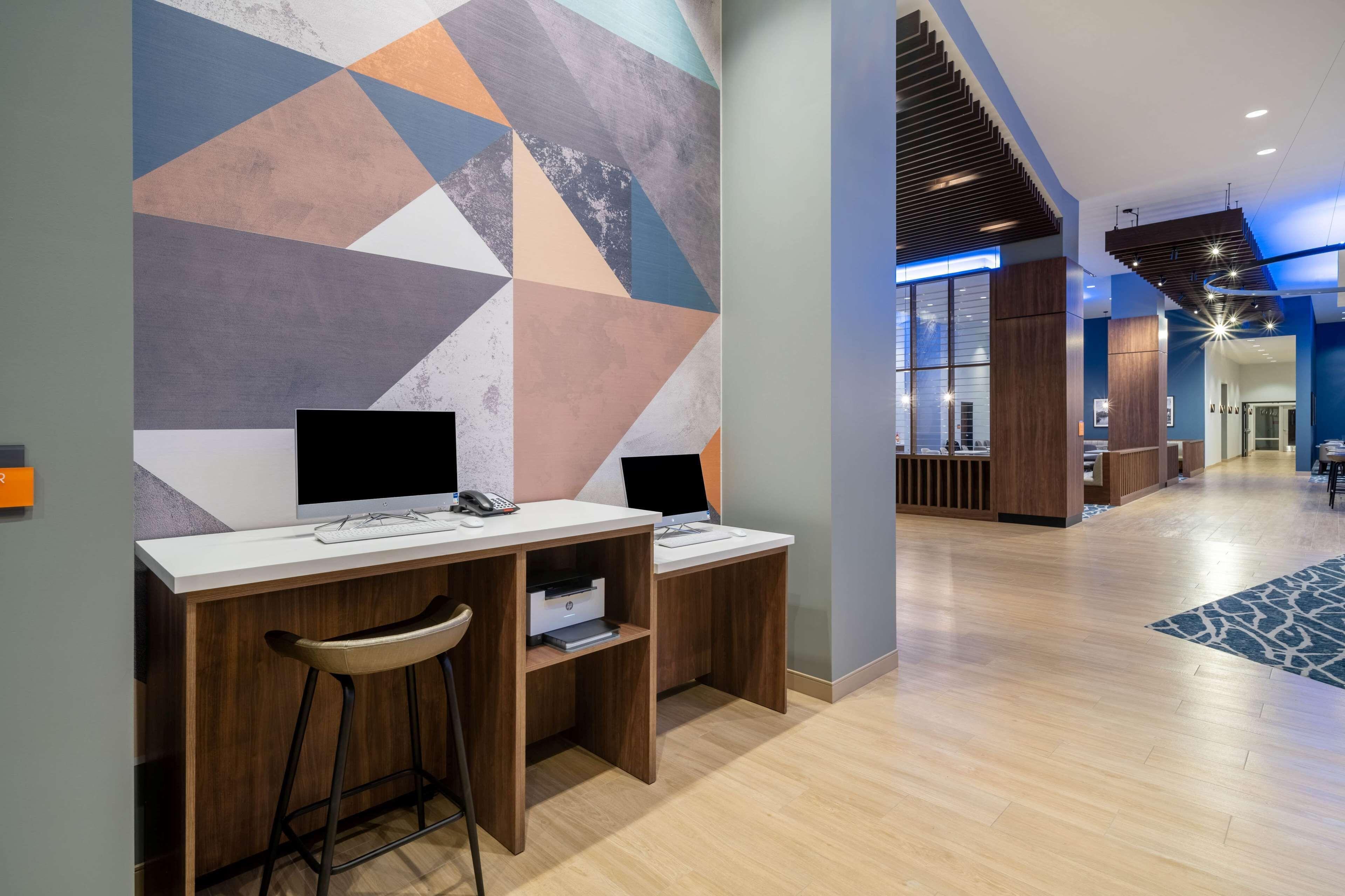 La Quinta & By Wyndham Downtown Stadium Hotel Nashville