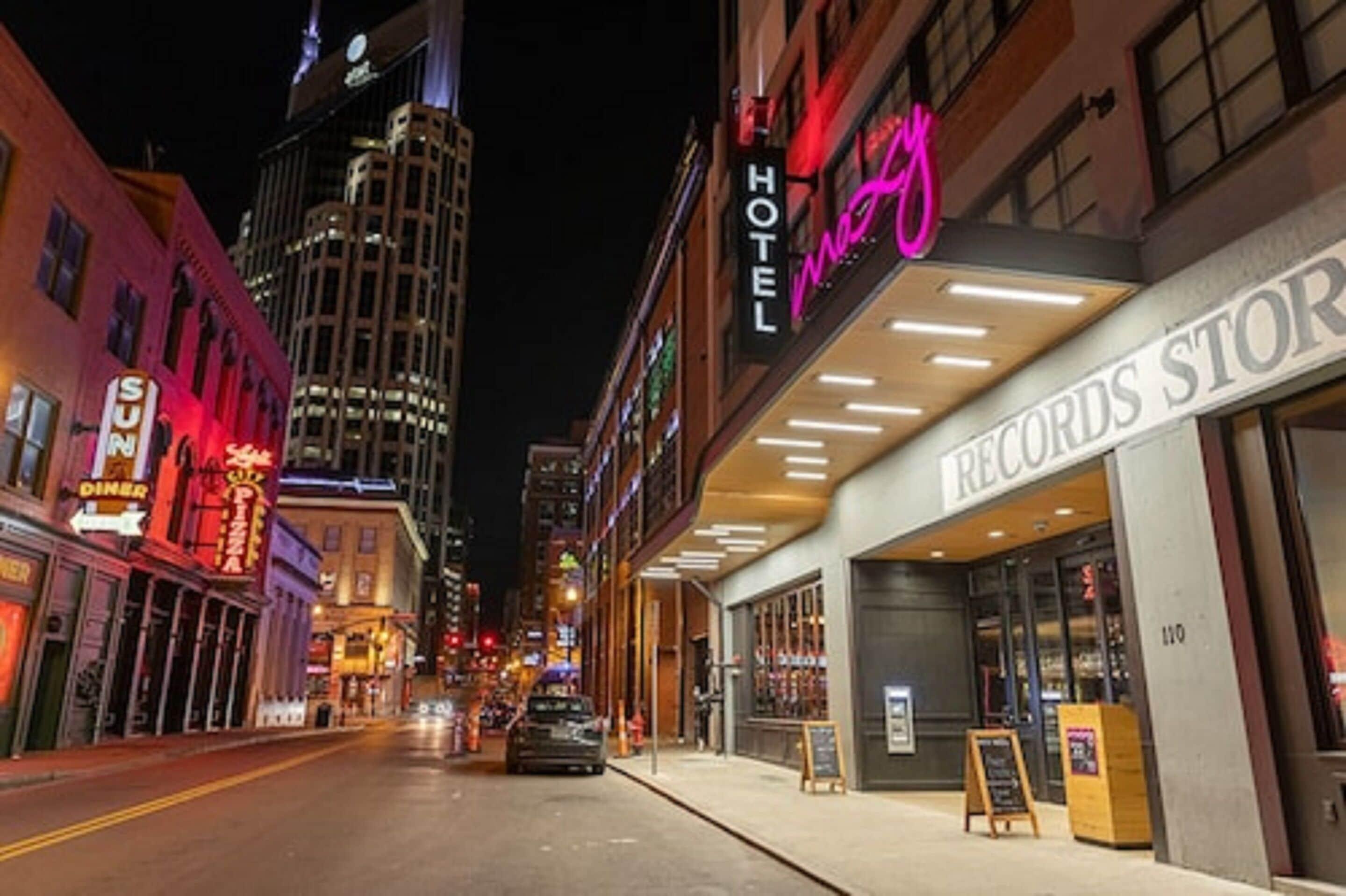 Hotel Moxy Downtown 3*