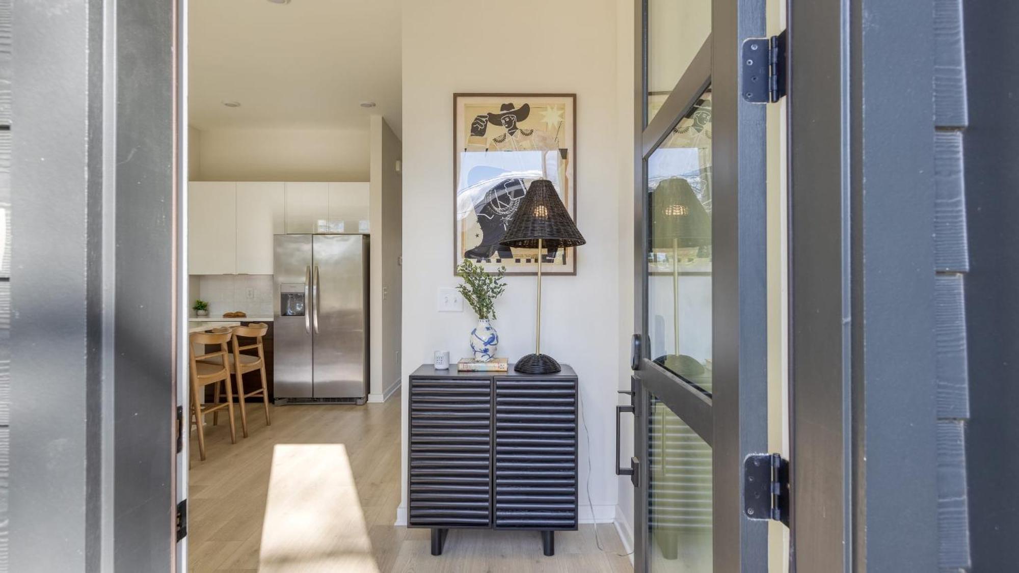 Newly Built 4bdr Townhome W Balcony Minutes To Broadway Lischey By Avantstay Holiday home *