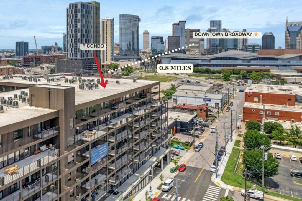 3br2ba Lux Pool Walk To Broadway 08mi