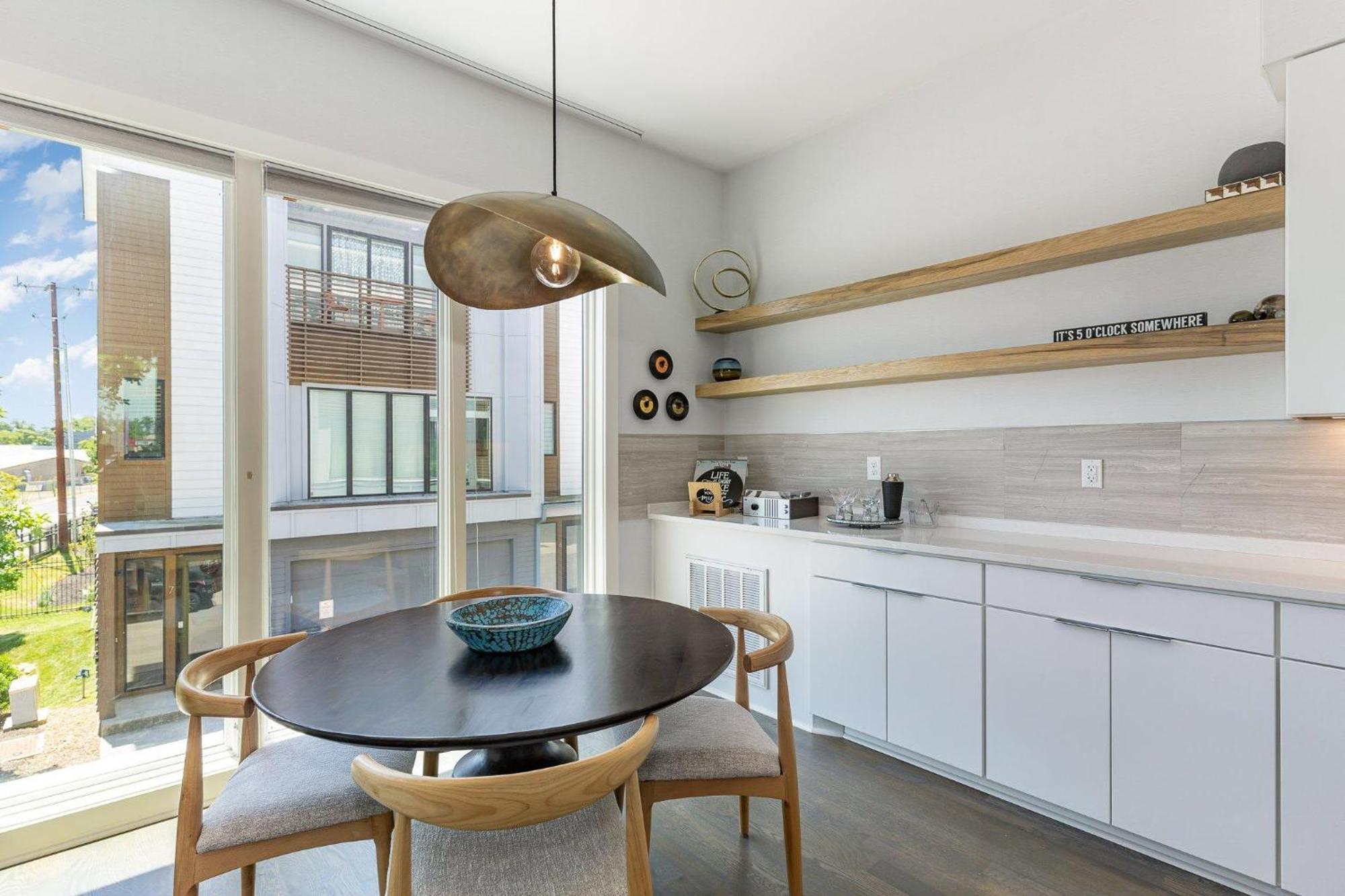 Holiday home Notes - Sleeps 8 - Mins To Broadway!