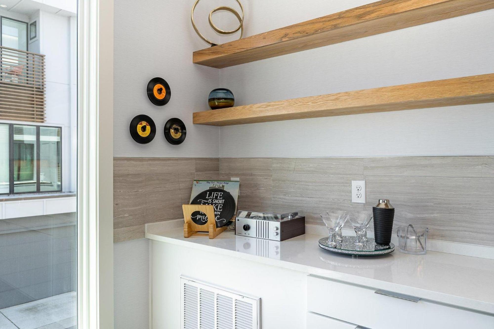 Holiday home Notes - Sleeps 8 - Mins To Broadway!