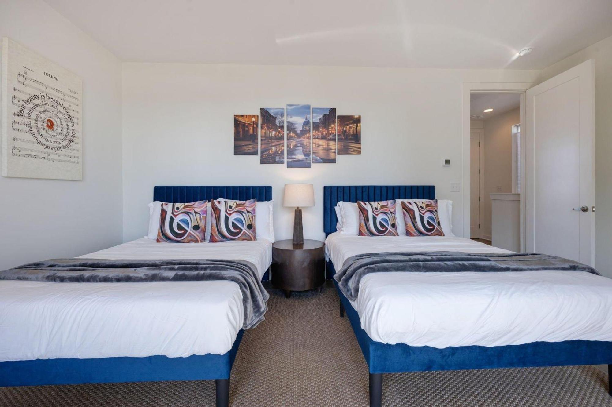 Notes - Sleeps 8 - Mins To Broadway!