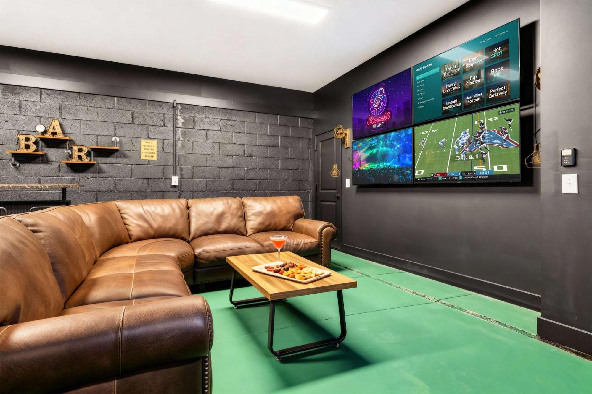 Holiday home Double Rooftop Decks Hot Tub Karaoke