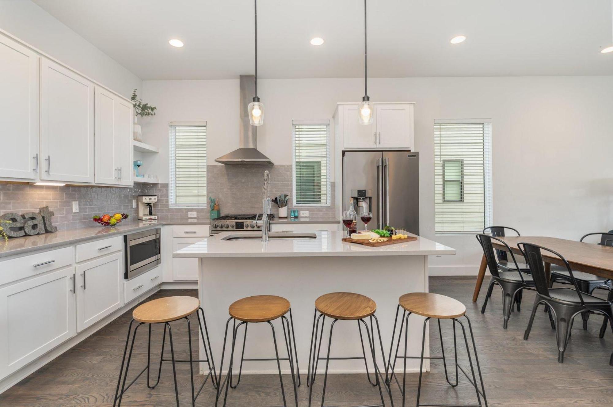 Hurst House - 4 Stylish Homes - Mins To Germantown Holiday home *