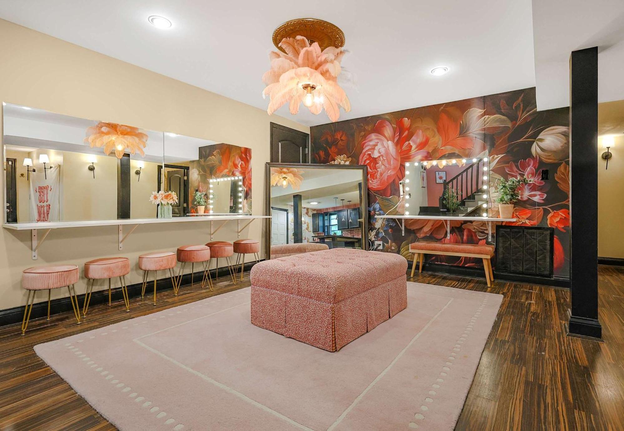 Bachelorette Retreat In Holiday home *