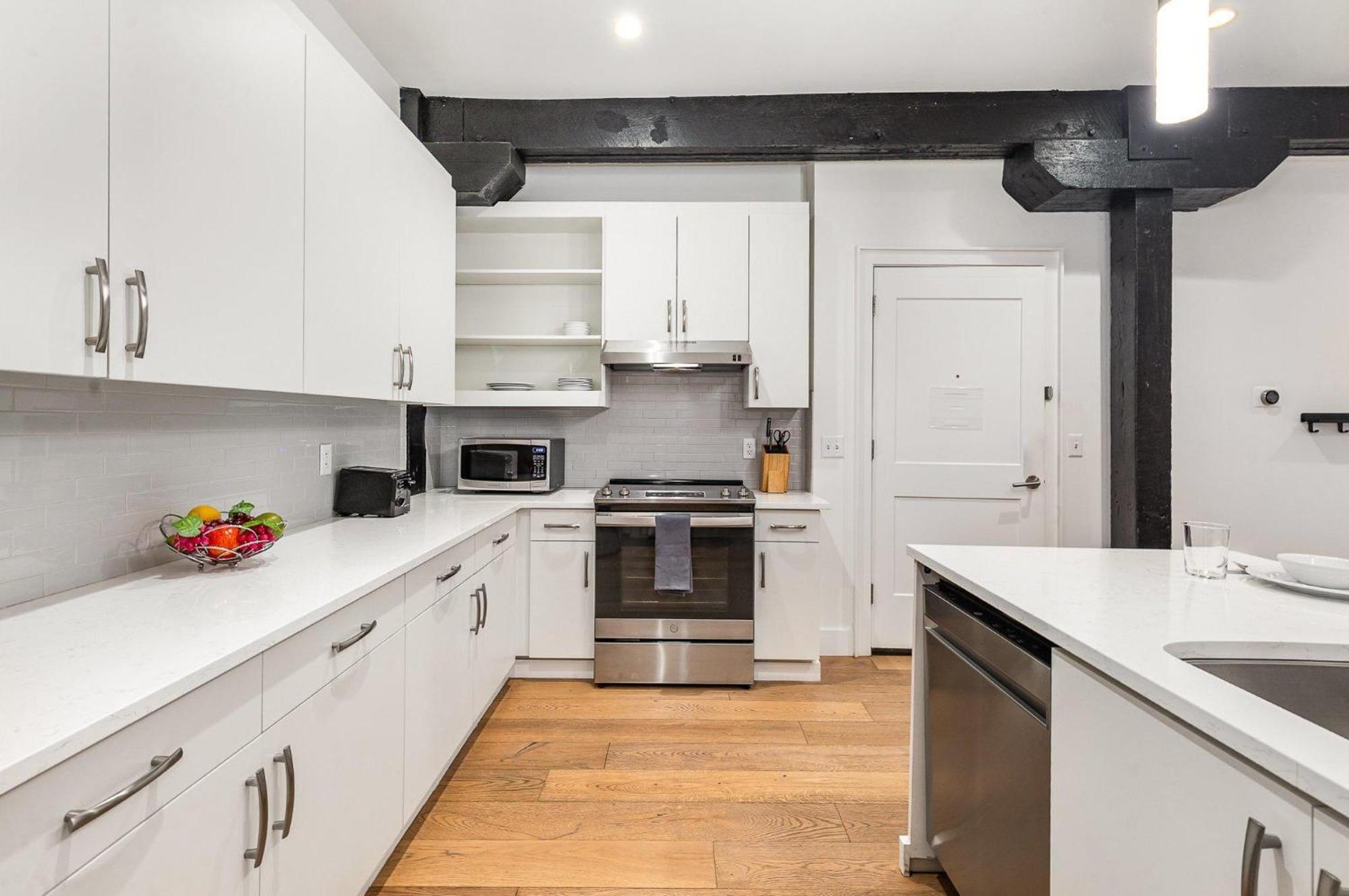 The Saddlery - Showroom - Walk To Broadway Nashville