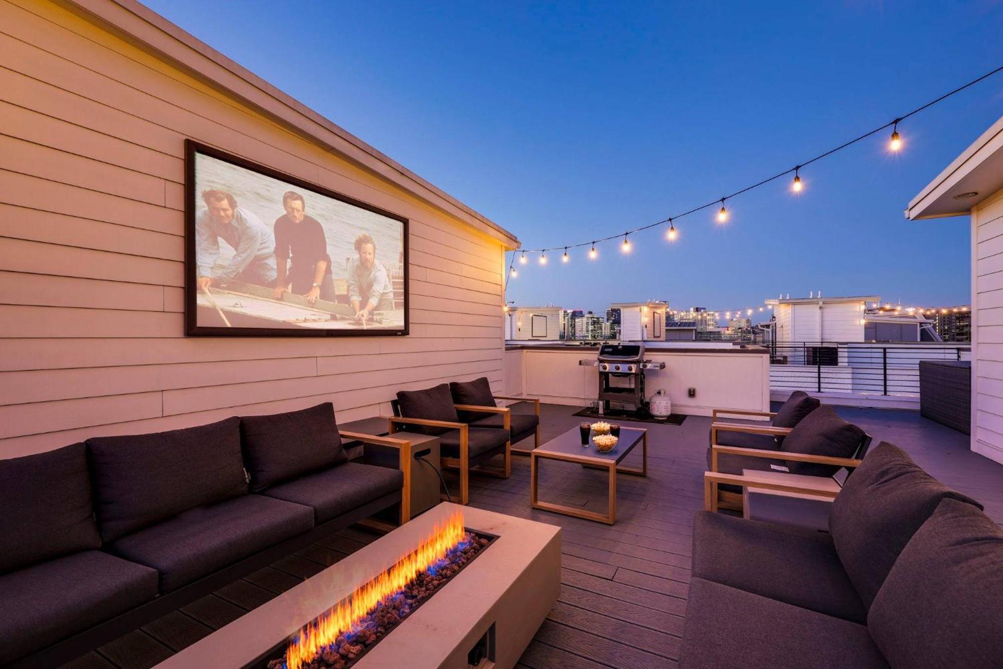 Fiddler's Flats - Sleeps 16 - Two Rooftops With View *