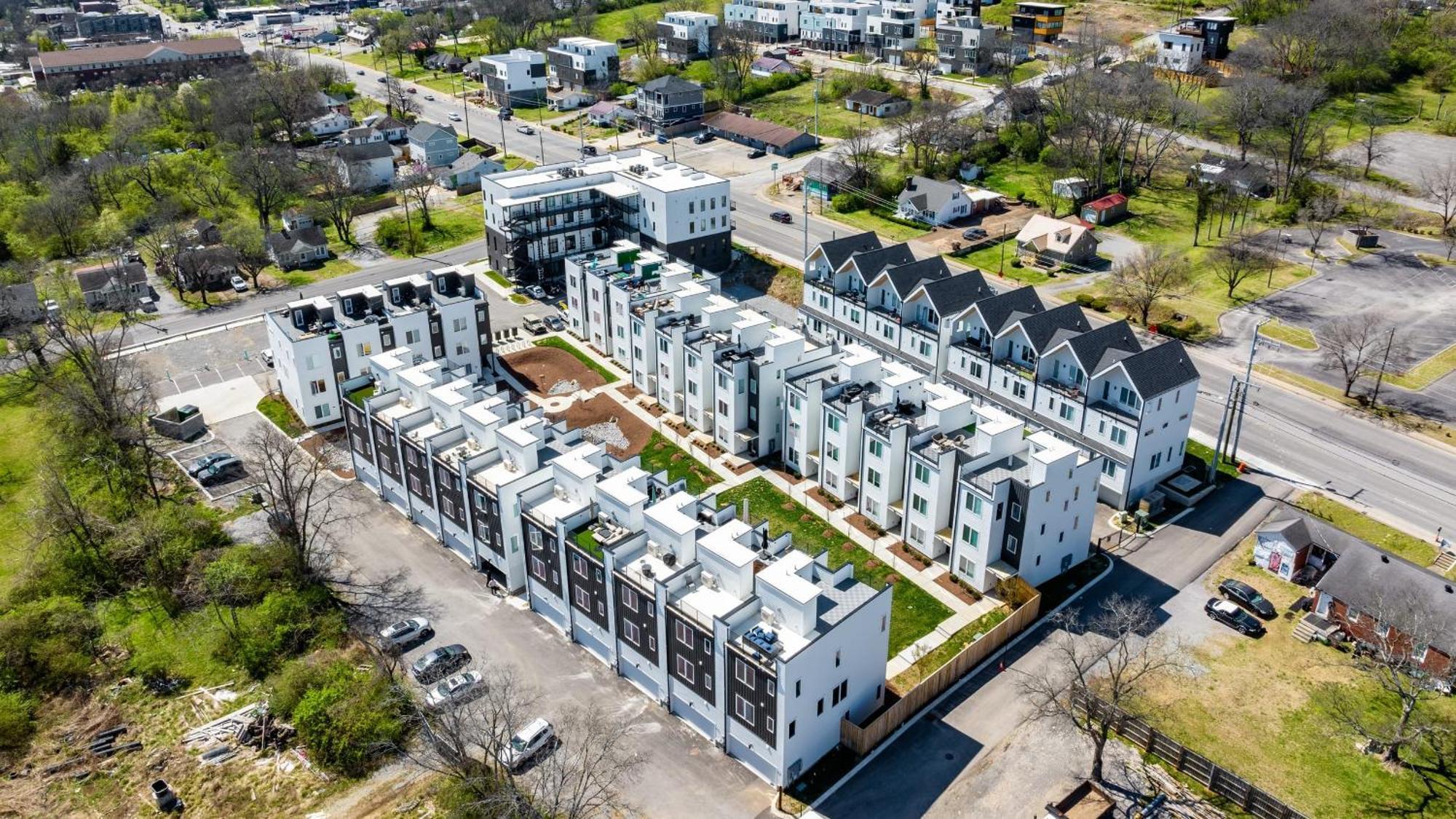 Holiday home New Build 2 Minutes From Downtown Dining Entertainment *