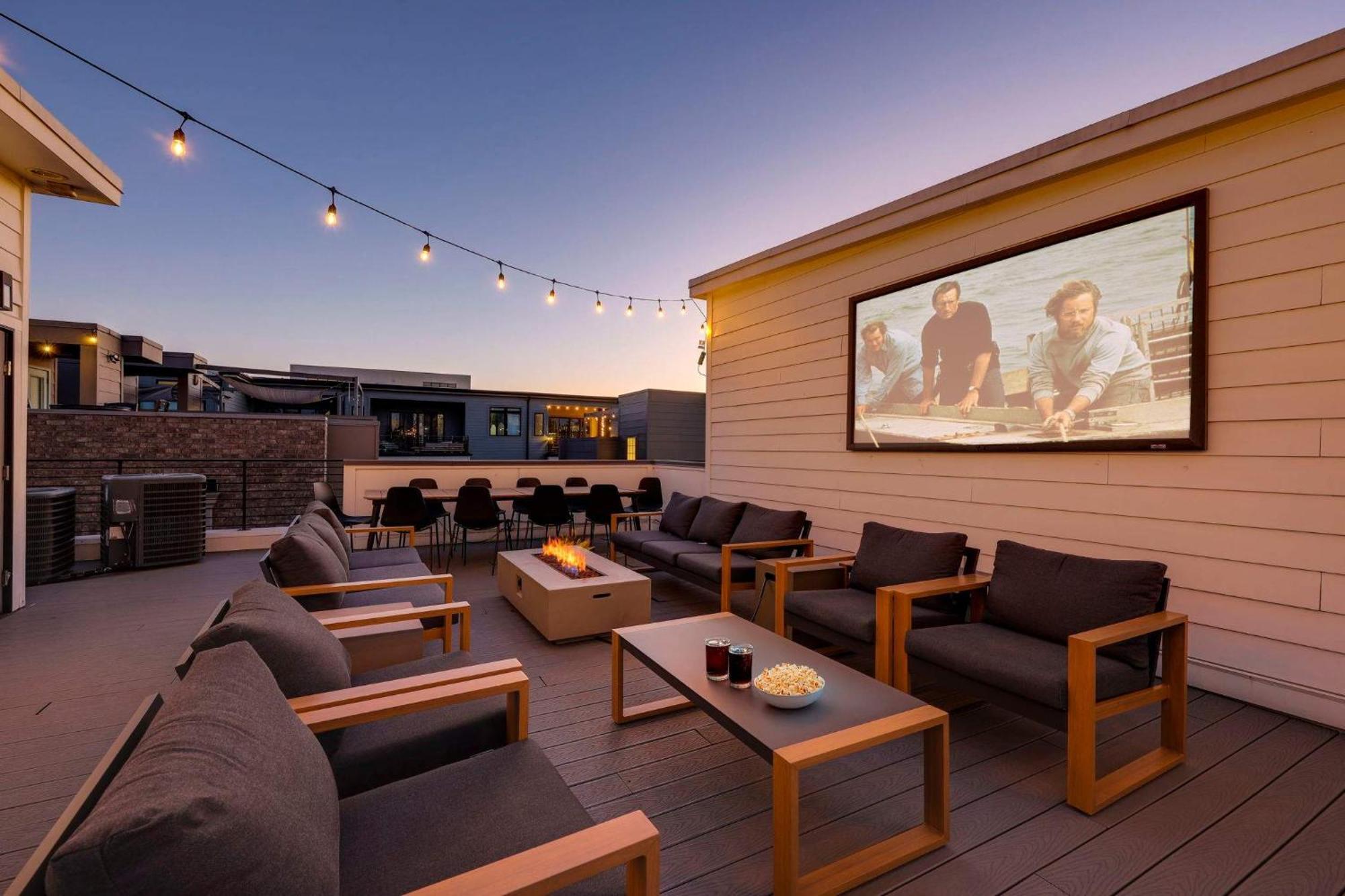 Holiday home Fiddler's Flats - Sleeps 16 - Two Rooftops With View *