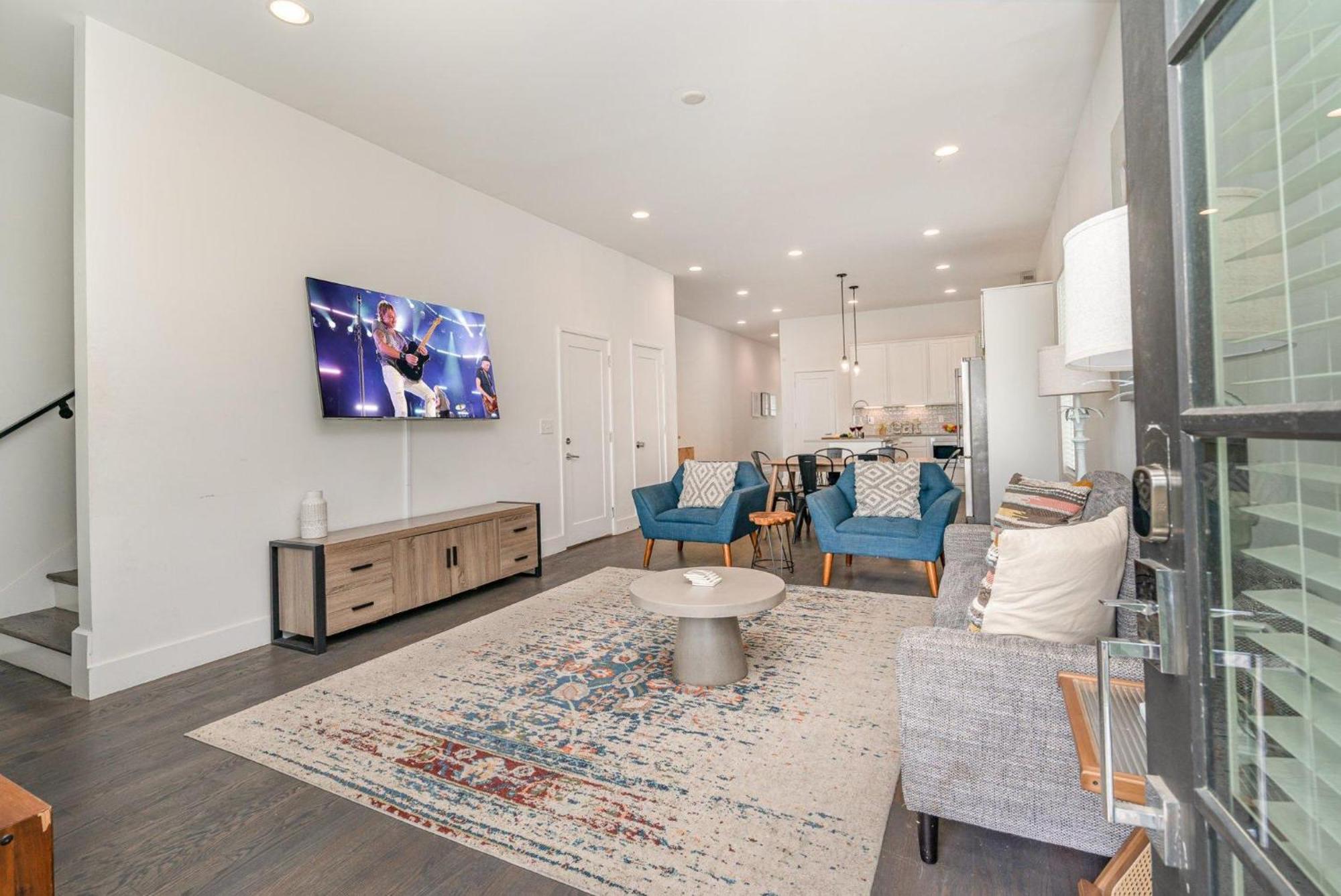 Double Time - Ping-pong Table - Mins To Germantown *