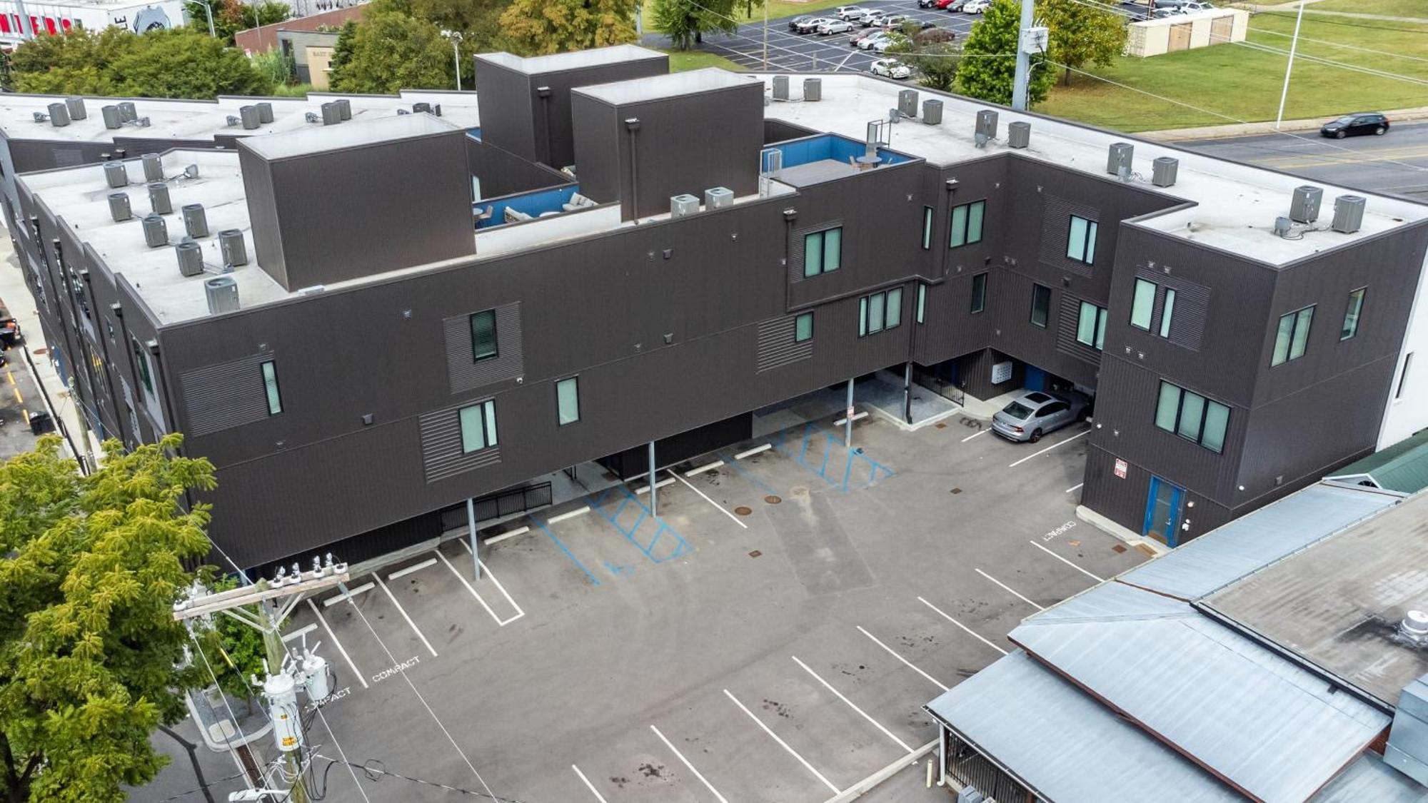 Sleeps 28 2 Units Near Dt Outrider By Avantstay Holiday home