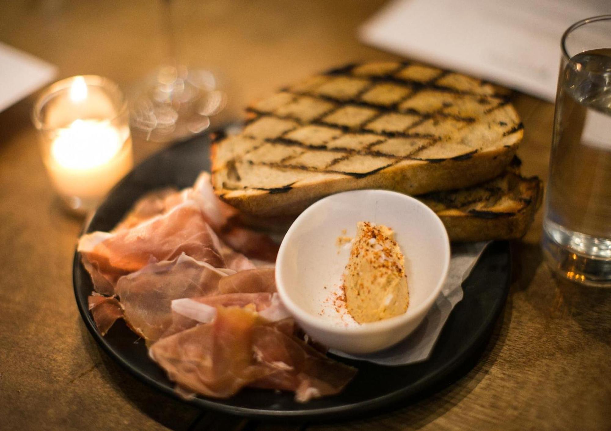 Holiday home Tranquil East Zen Retreat With 2 Patios, Garage Parking, Yoga Mats Included, Covered Patio And Deck, Walk To Five Points Dining & Bars, Board Games, 10 Min To Broadway, 24 Hr Hospitality Nashville